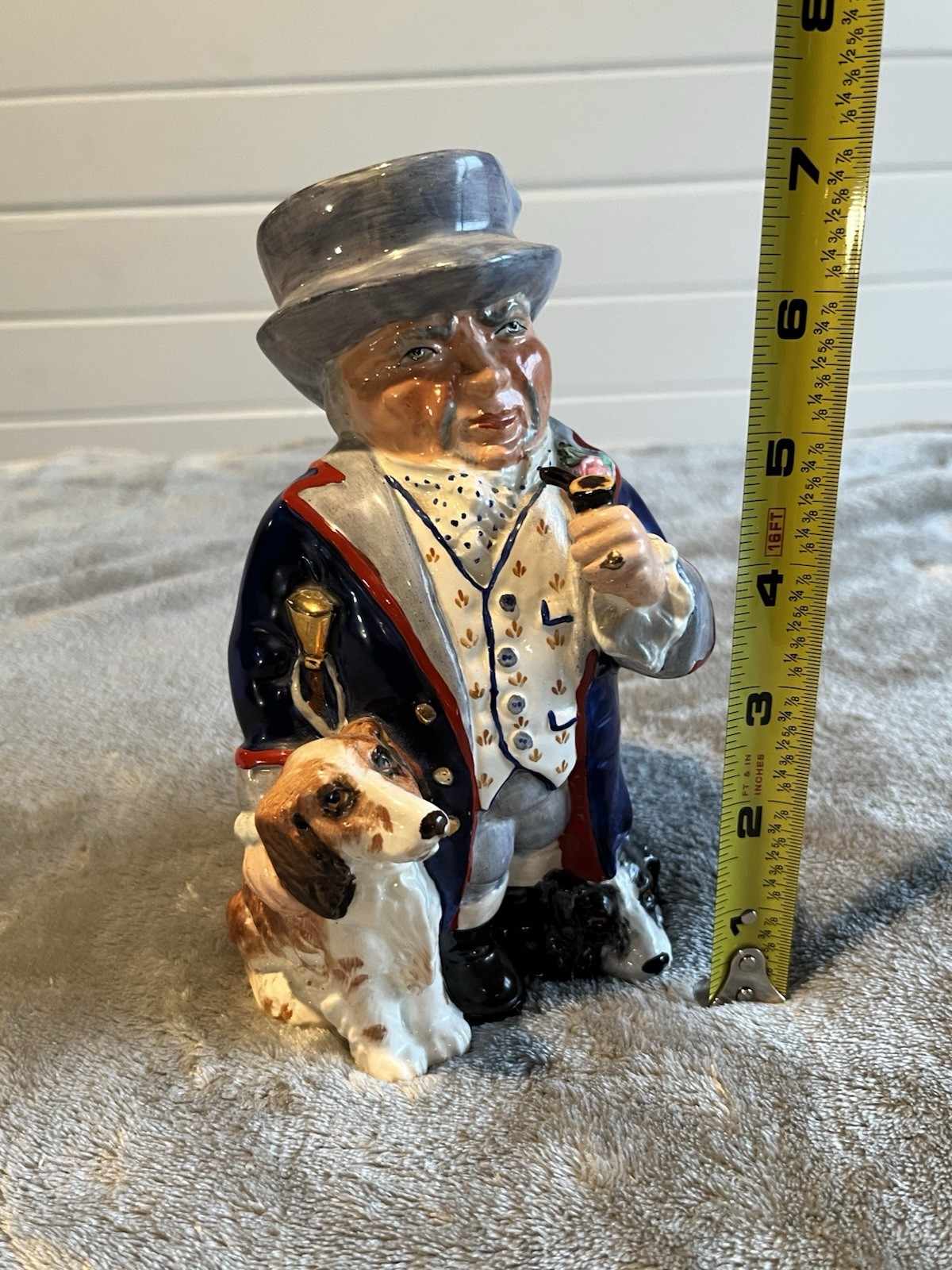 Vintage Hand Painted Wedgwood Man w/ Dogs & Pipe Toby Pitcher 7″x4.5″ Excellent