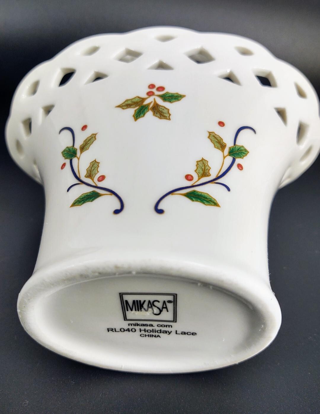 MIKASA Holiday Lace CHRISTMAS Porcelain Basket Decorative Holly Pierced Rim