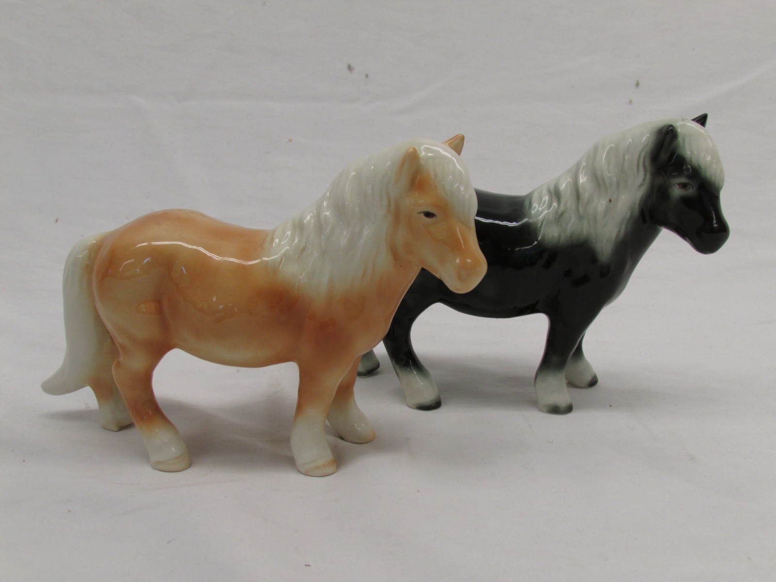 2 Vintage Wagner & Apel porcelain horses ponys 7.5″ x 5″