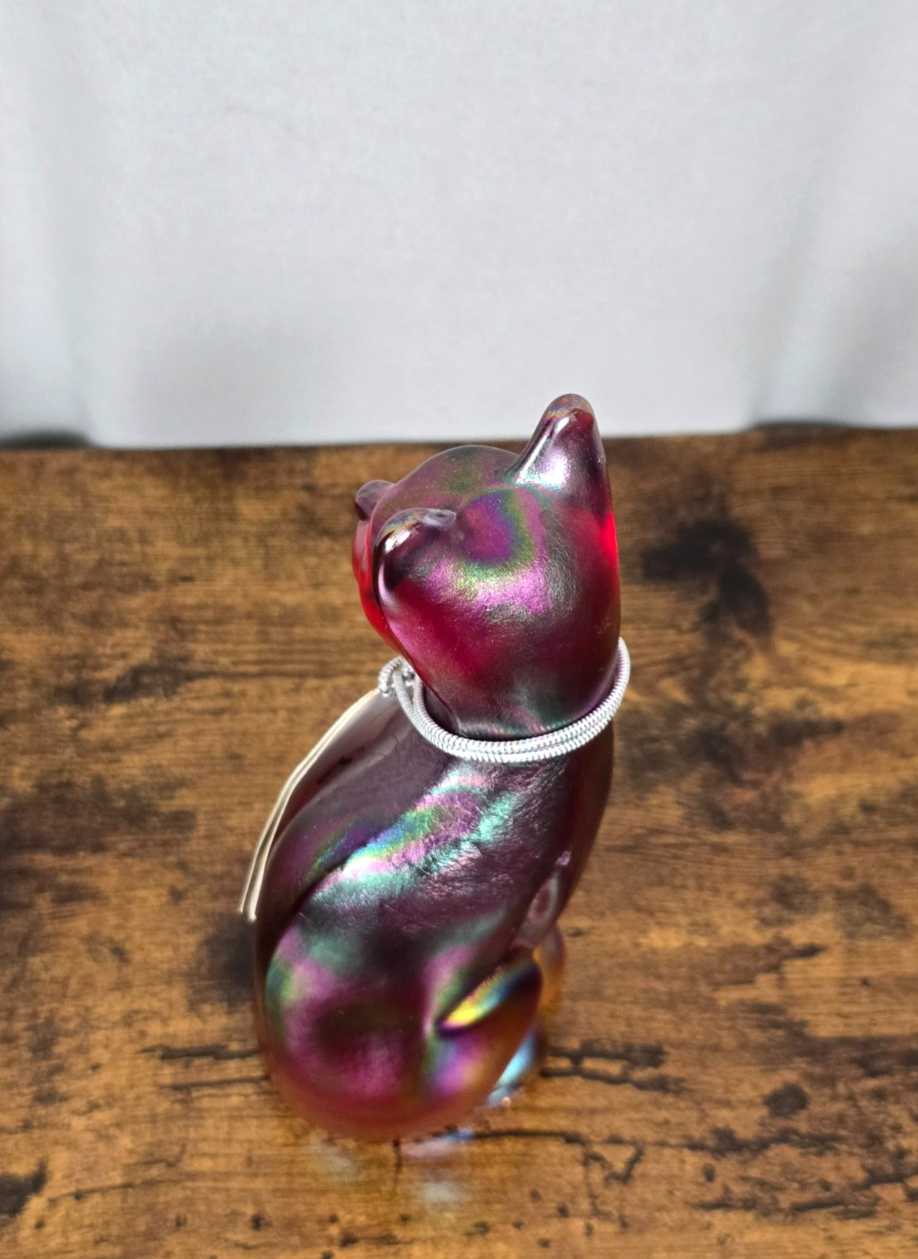 *RARE* FENTON Handmade in USA 5″ Red Iridescent Stretch Glass Cat + Tag/Sticker