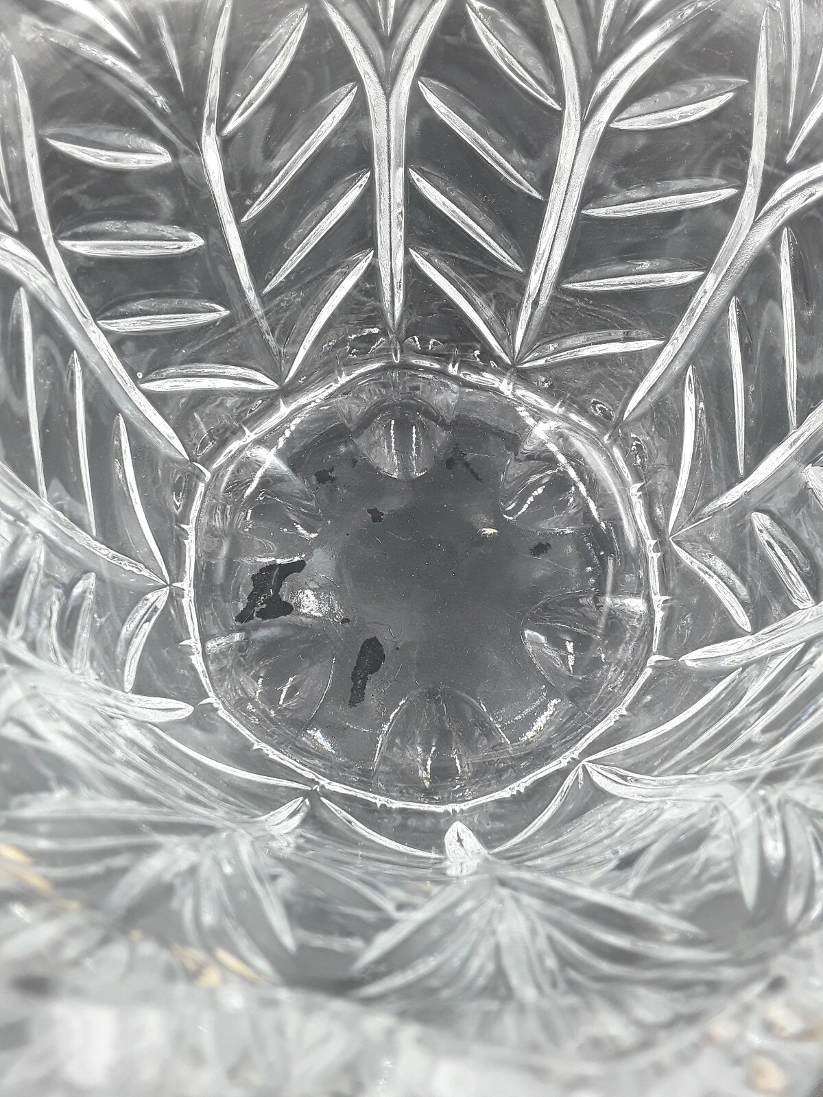 VINTAGE LEAD CRYSTAL CLEAR LEAF DESIGN 8″ HANDLED BASKET