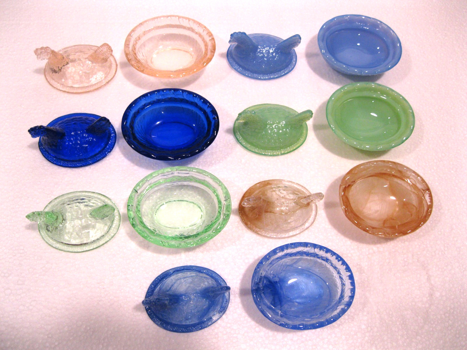 NEW 2 1/2″ Glass Mini HEN on NEST, Get Set of 7 Different Colors for one Price