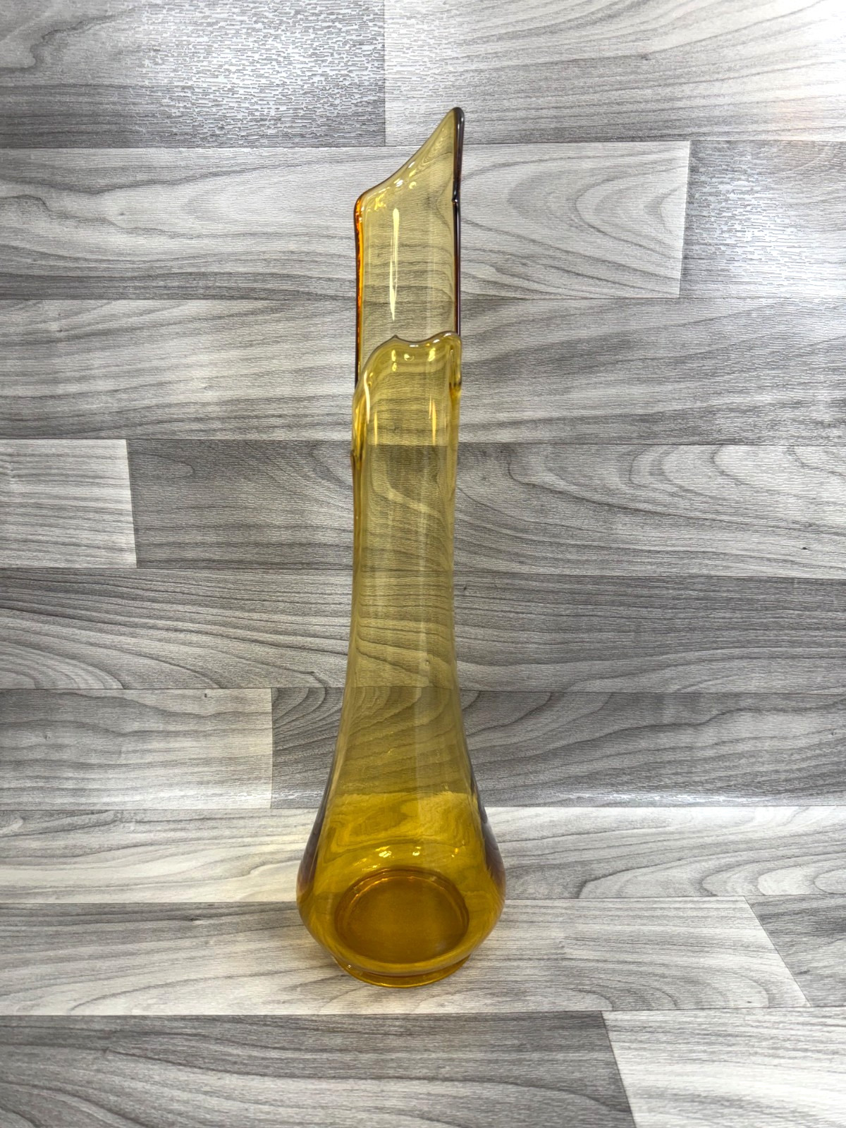 L.E. SMITH AMBER SMOOTHIE 19.5″ SWUNG VASE YELLOW AS IS READ