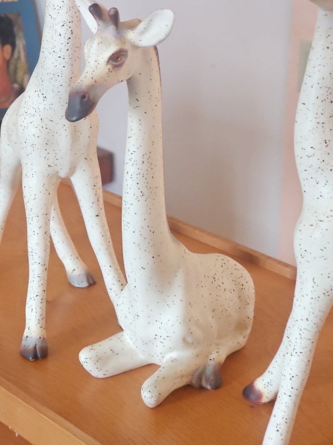 Will George California Pottery Reclining & Standing Giraffes Figurine Speckled
