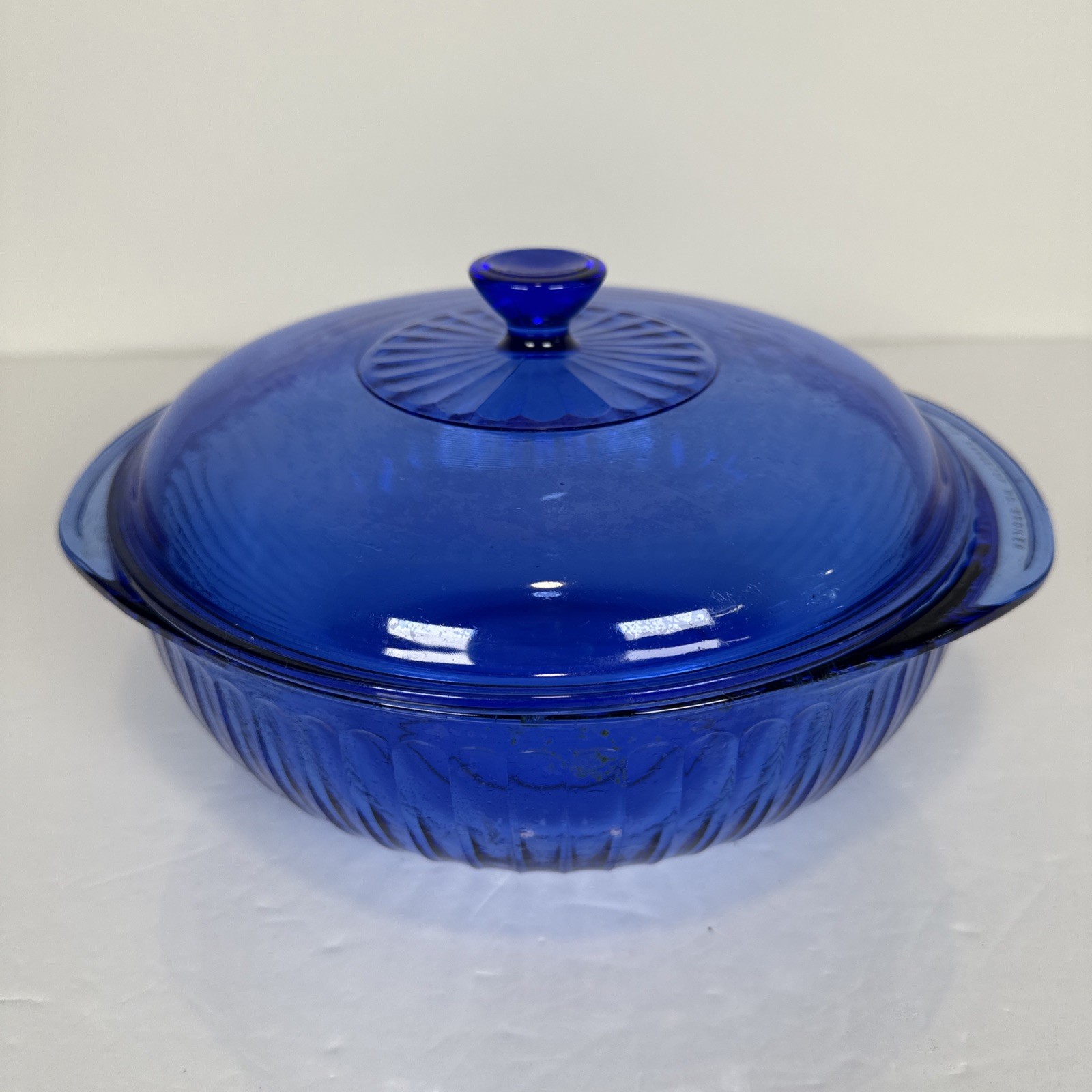 Corning Pyrex Sculptured Cobalt Blue Pattern 2 Qt Round Covered Casserole 8 3/4″