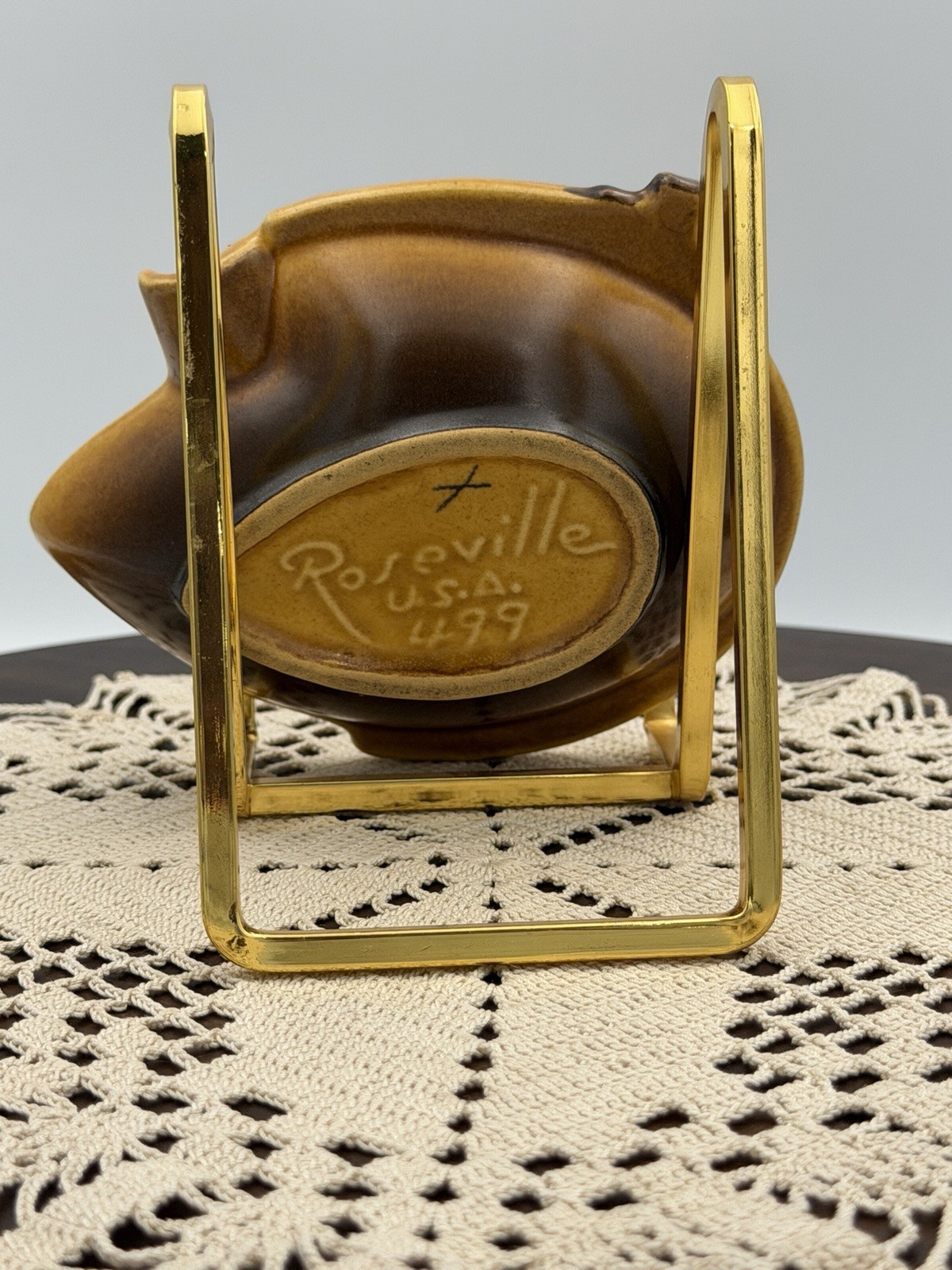ROSEVILLE POTTERY BROWN PINECONE ASHTRAY W/ A GREAT MOLD #499….SIGNED & MINT!