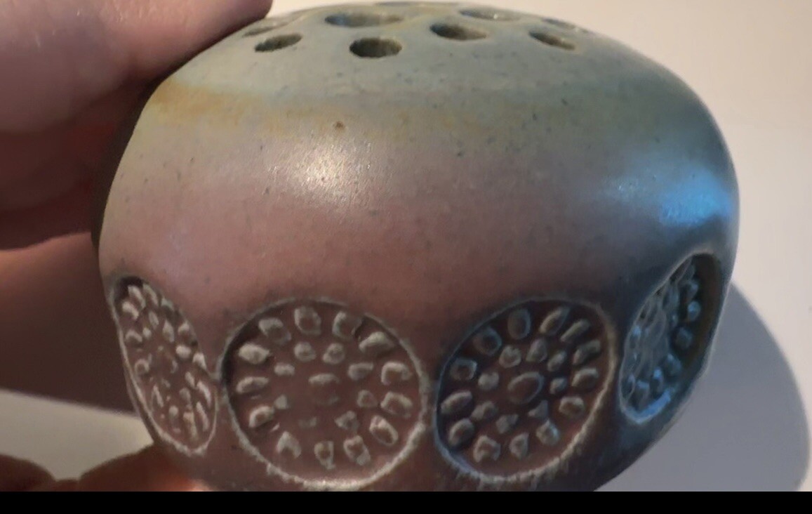 Beautiful Anna Van Briggle Art Pottery Classic Color Flower Frog Incised Pattern