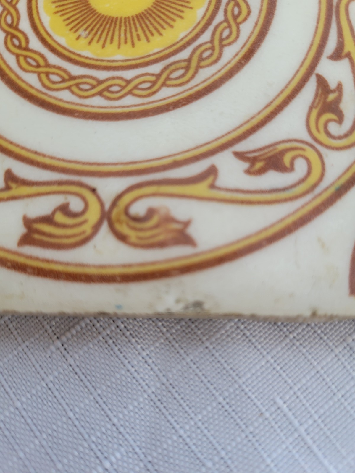 Vintage CAL-TILE Mexico Decorative Ceramic Tile Sunburst Medallion 4.25″ Cream