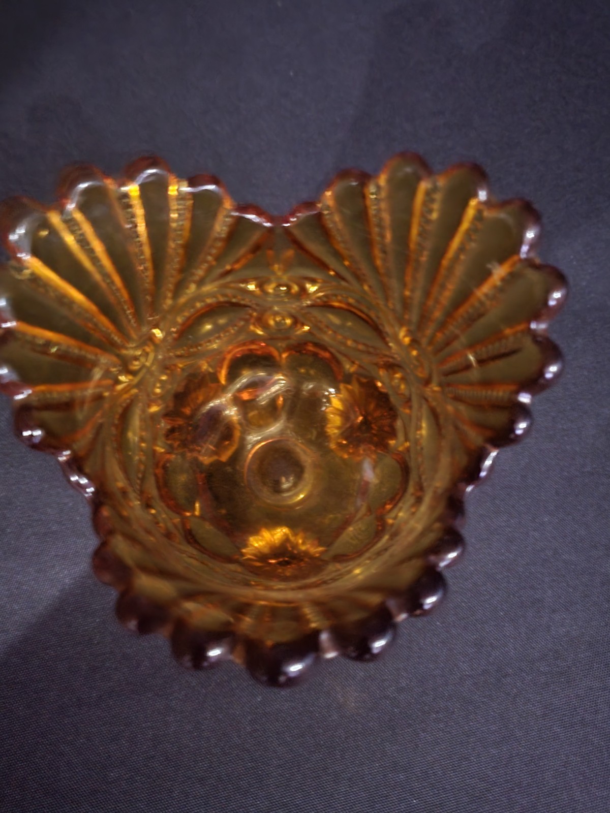 LG Wright Eyewinker Spooner 3-Toed Amber Gold Glass Vase 5.5”