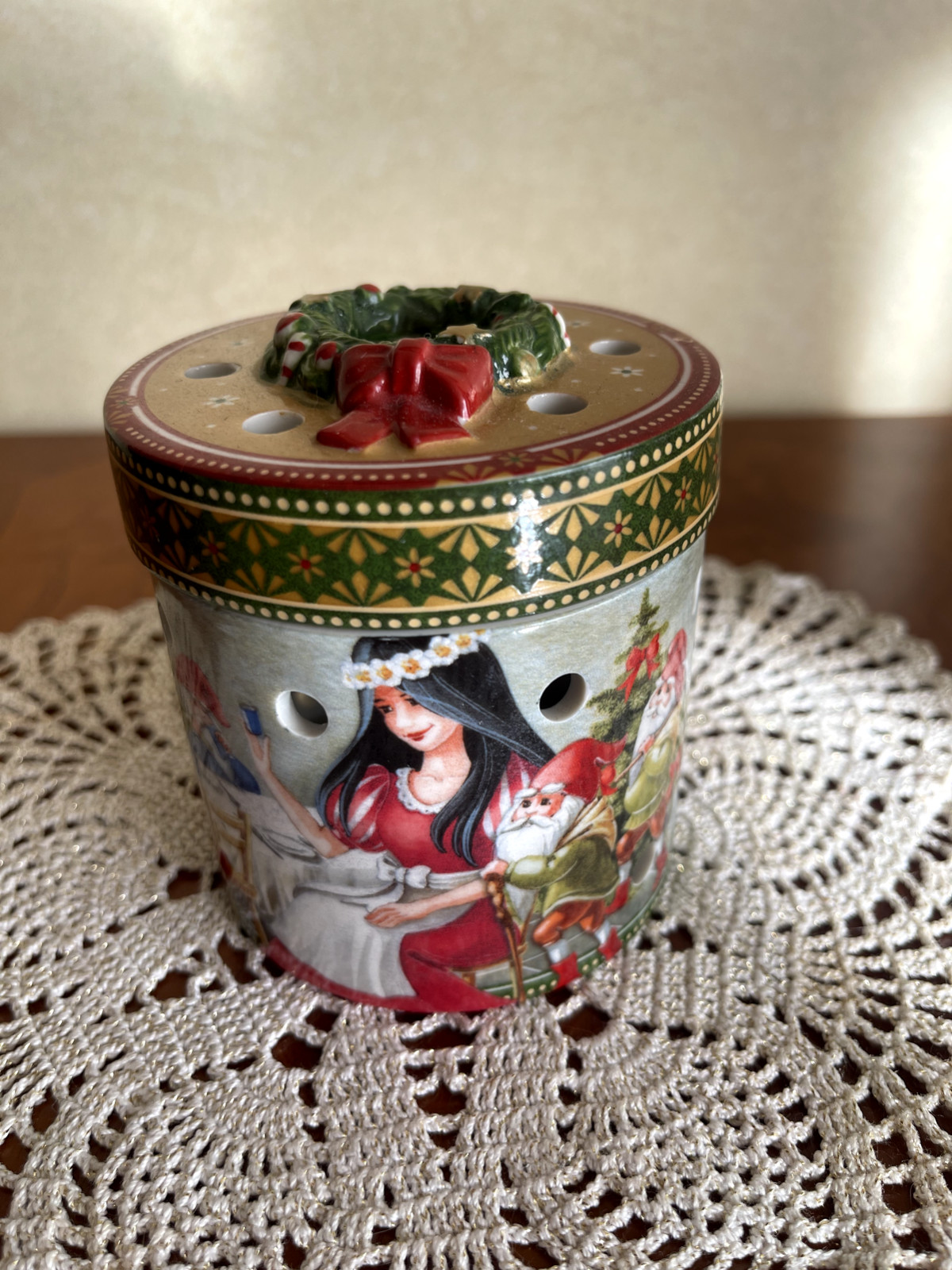 Villeroy & Boch Christmas Toys Gif Package “Snow White” (no original box)