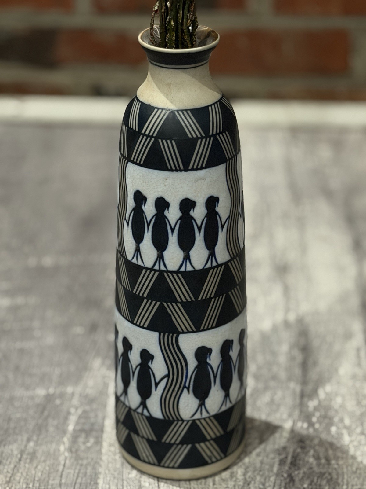 RARE VINTAGE Sauri Warli Folk Art Pottery Vase People Holding Hands In Unity