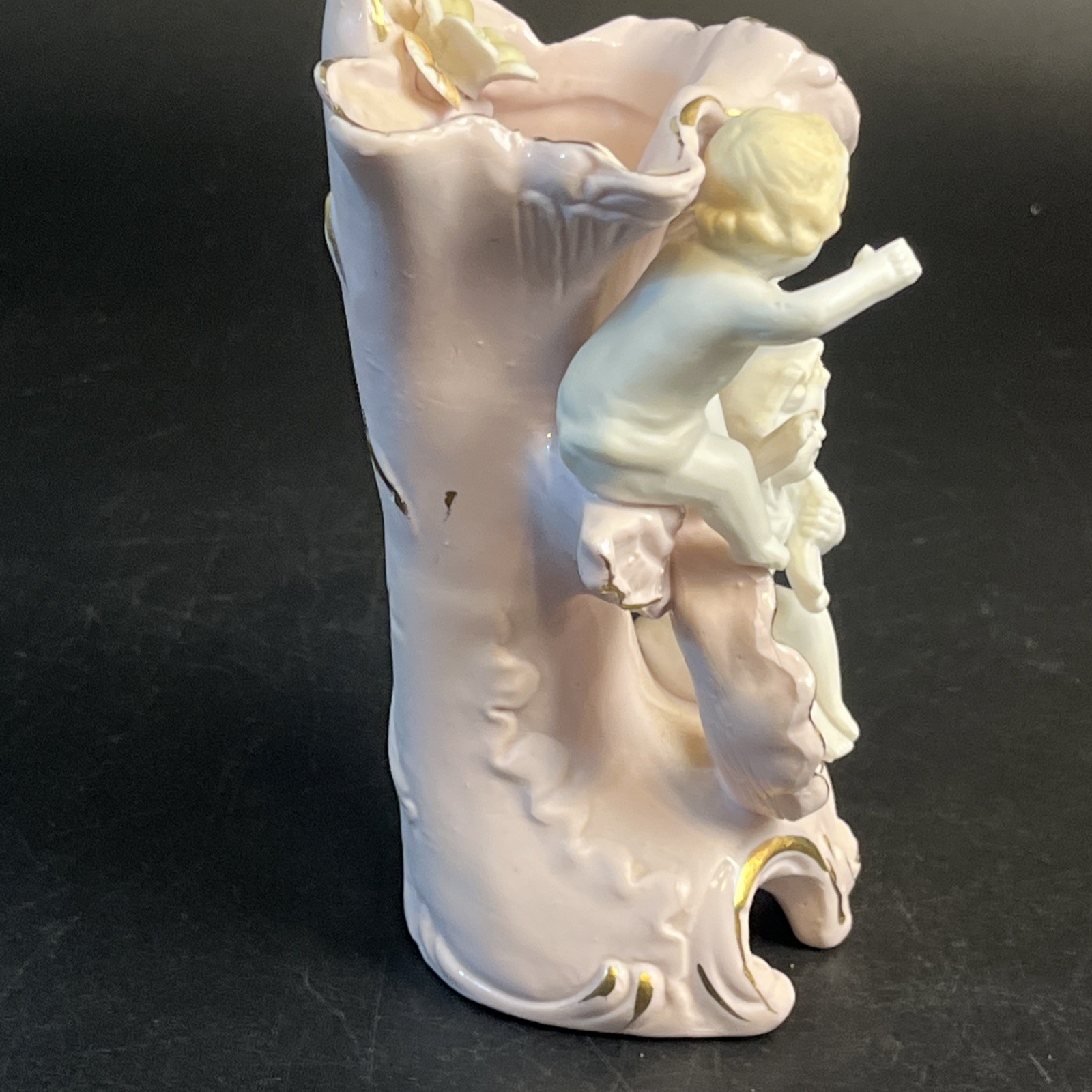 Vtg Pink Ceramic White Cherub Angels Bow Ribbon Pottery Vase Gold Trim 7″ Floral