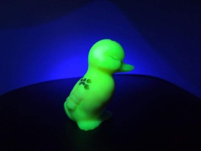 Fenton Glass Uranium Burmese Satin Duck Figurine Signed L Everson – EYES CLOSED