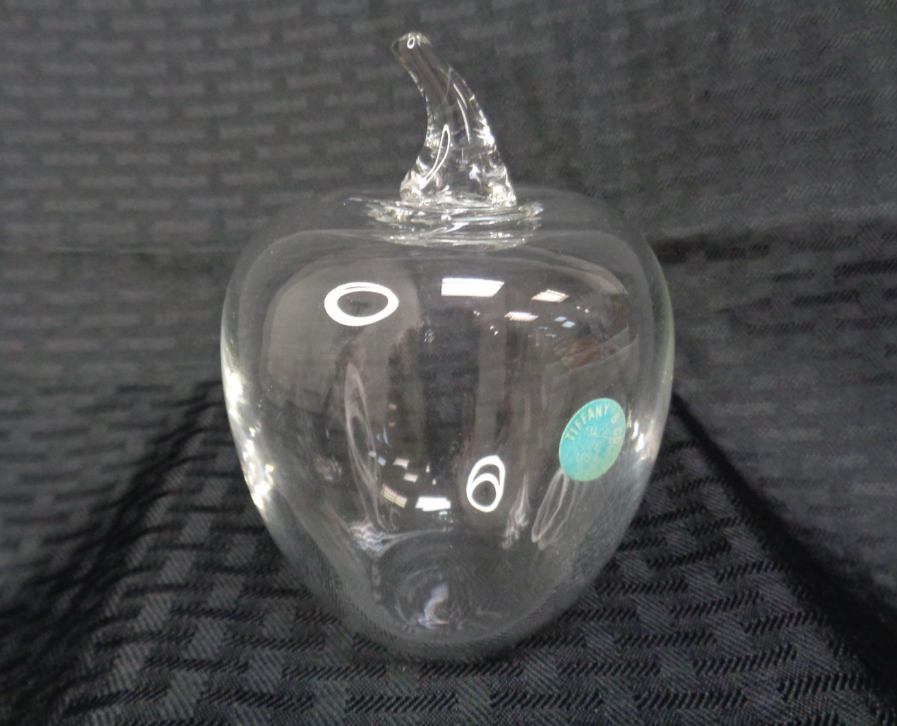 Tiffany & Co. Crystal Clear Glass Apple Paperweight 3″ Figure Signed