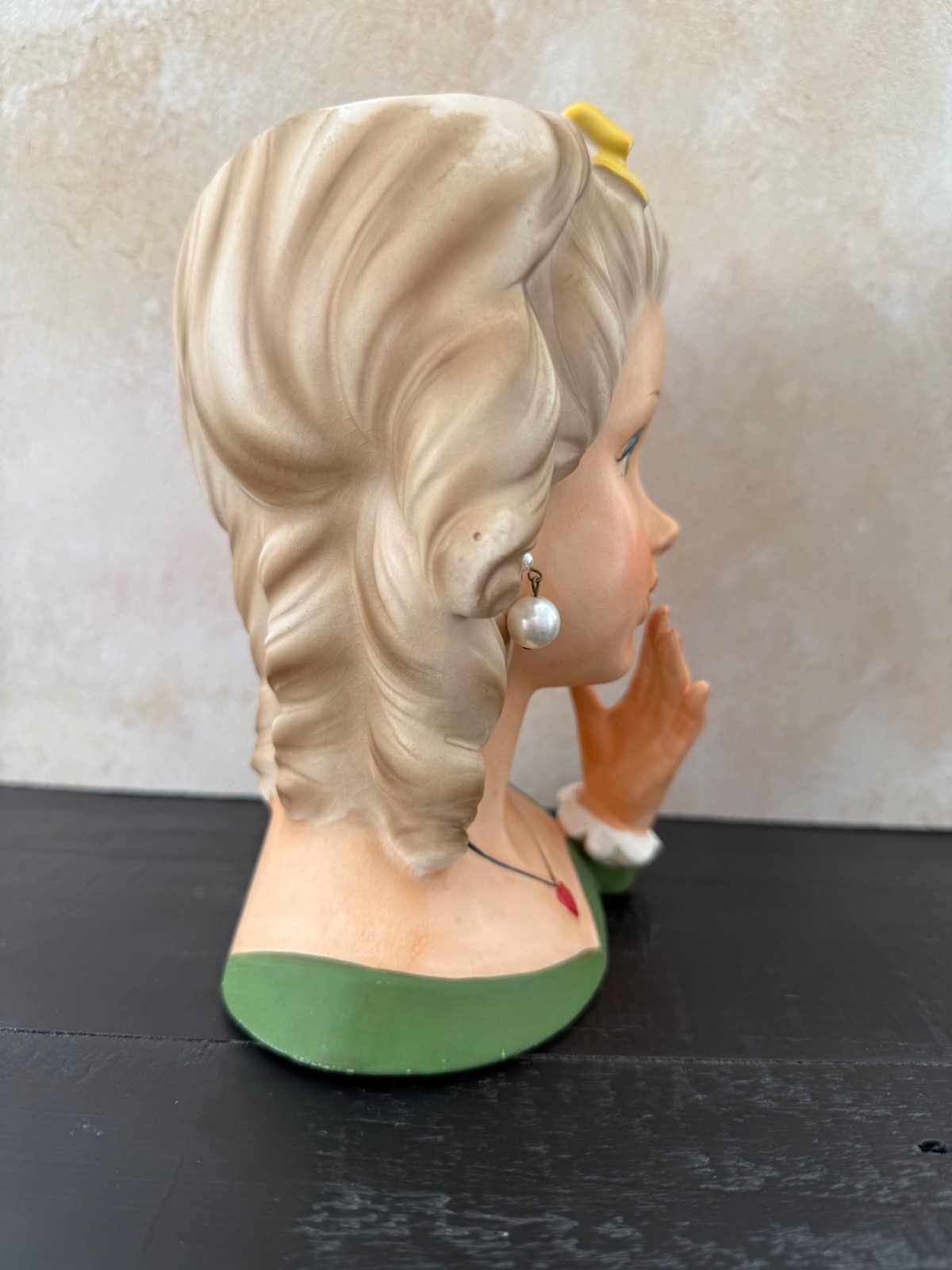 VINTAGE LADY HEAD VASE INARCO BLONDE HEART NECKLACE GREEN/YELLOW 7”