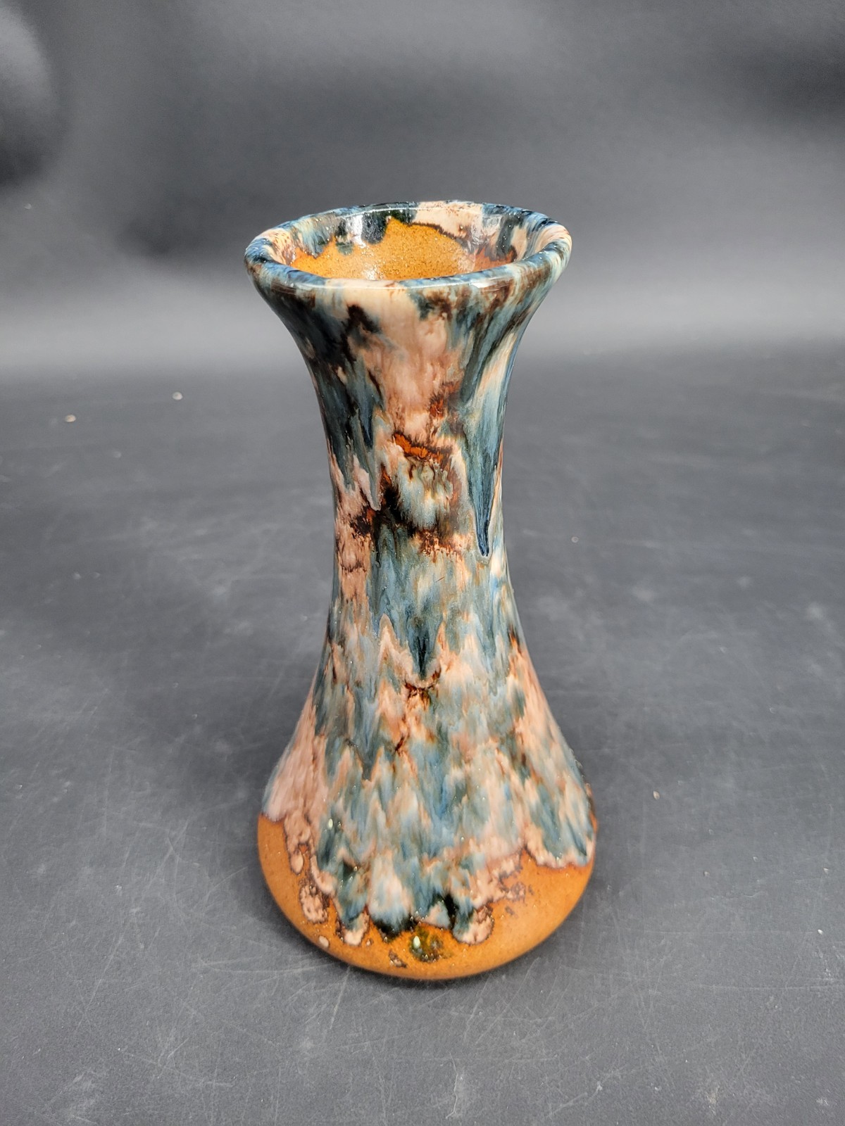 Beautiful , Vintage Brush McCoy Art Pottery Brown Onyx Art Vase #064 8.25 Inches