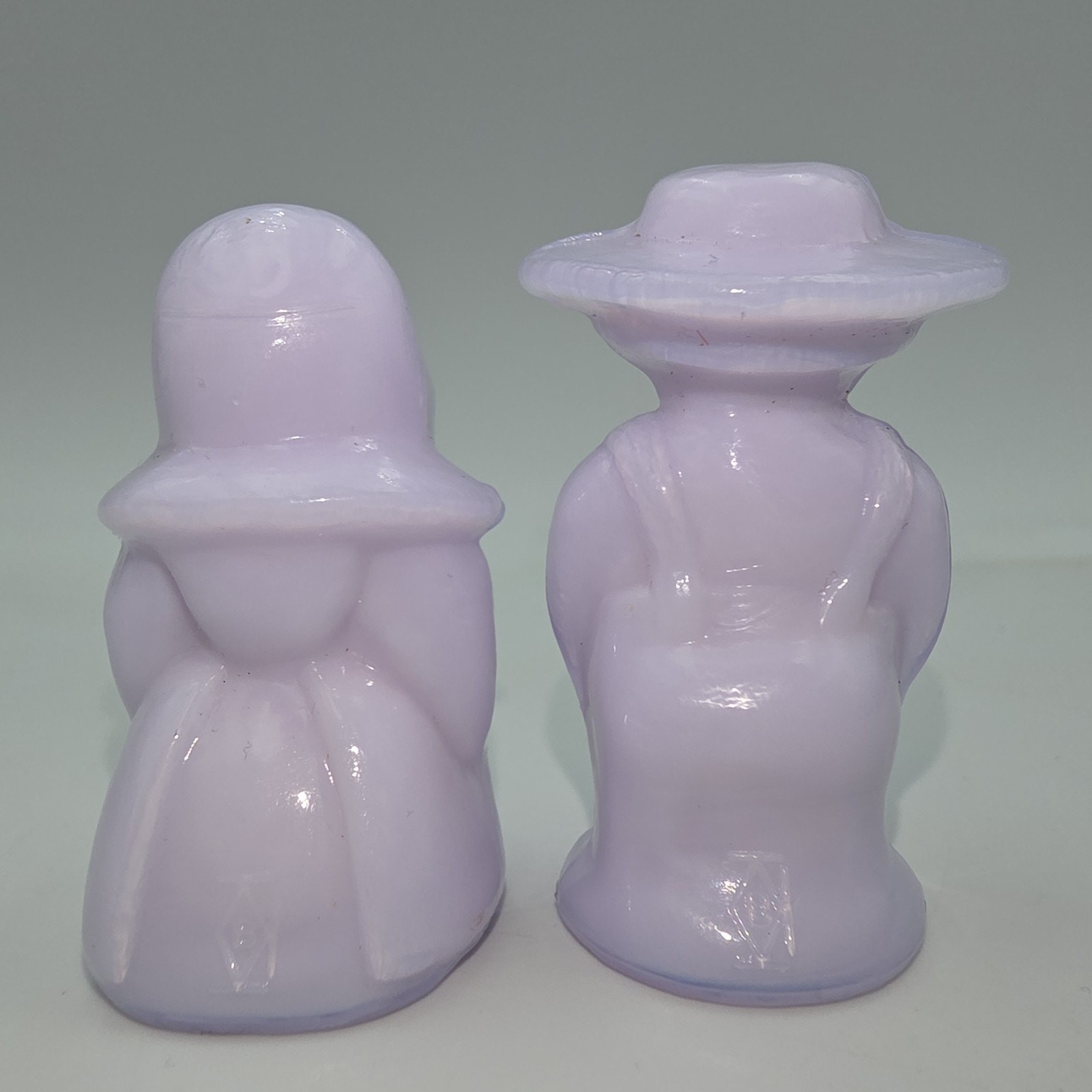 Vintage Boyd Glass Lavender Slag Amish Couple Eli Sarah Figurines 2.25″