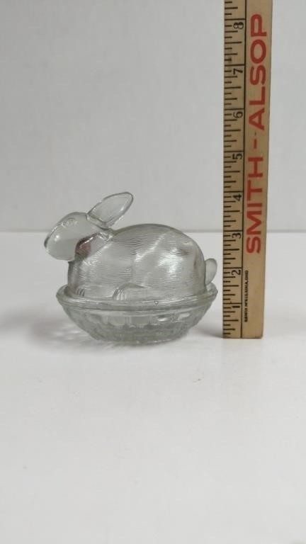 Vintage LE Smith Clear Glass Bunny Rabbit On A Nest Covered Candy Dish