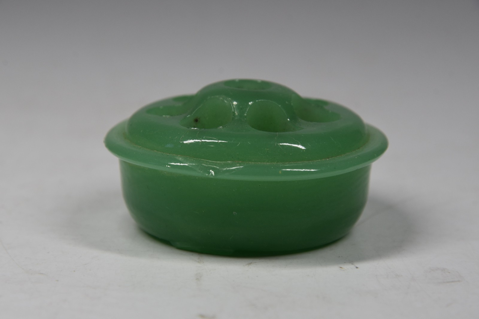 Vintage Jadeite 8 Hole Frog Flower Vase Glass Floral Arrangement