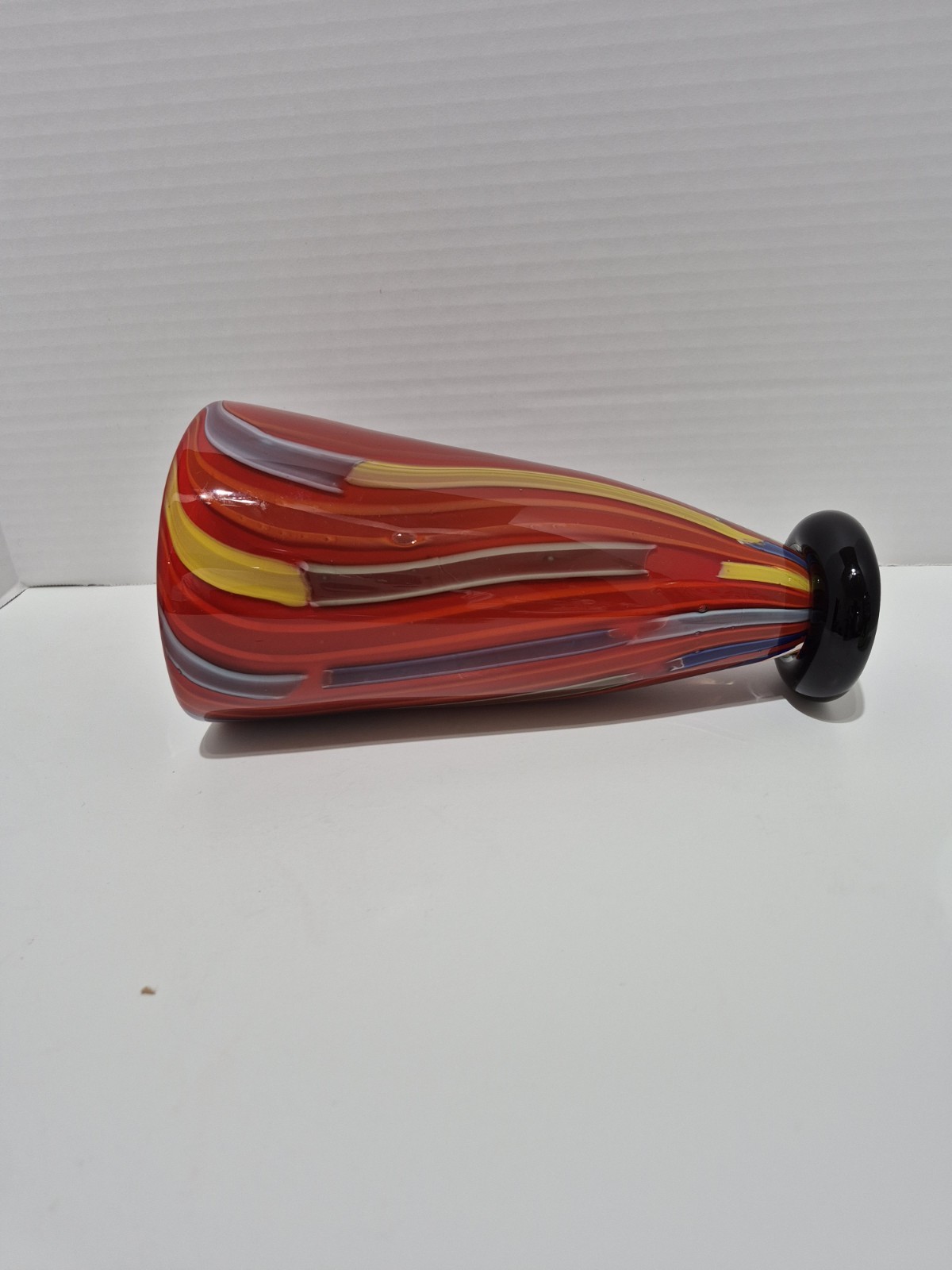 MULTICOLORED VASE 10″ TALL RED CONTEMPORARY HANDCRAFTED ART GLASS