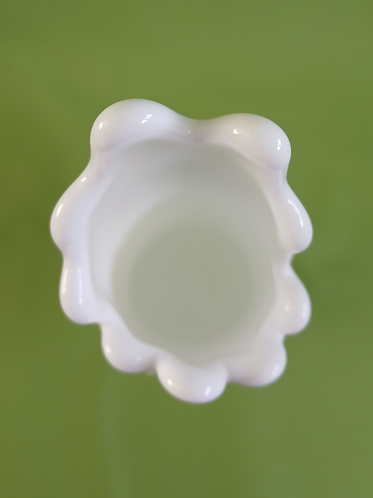 Vtg MCM Fenton Milk Glass 14″ Swung Hobnail Pedestal Vase Pristine Condition!