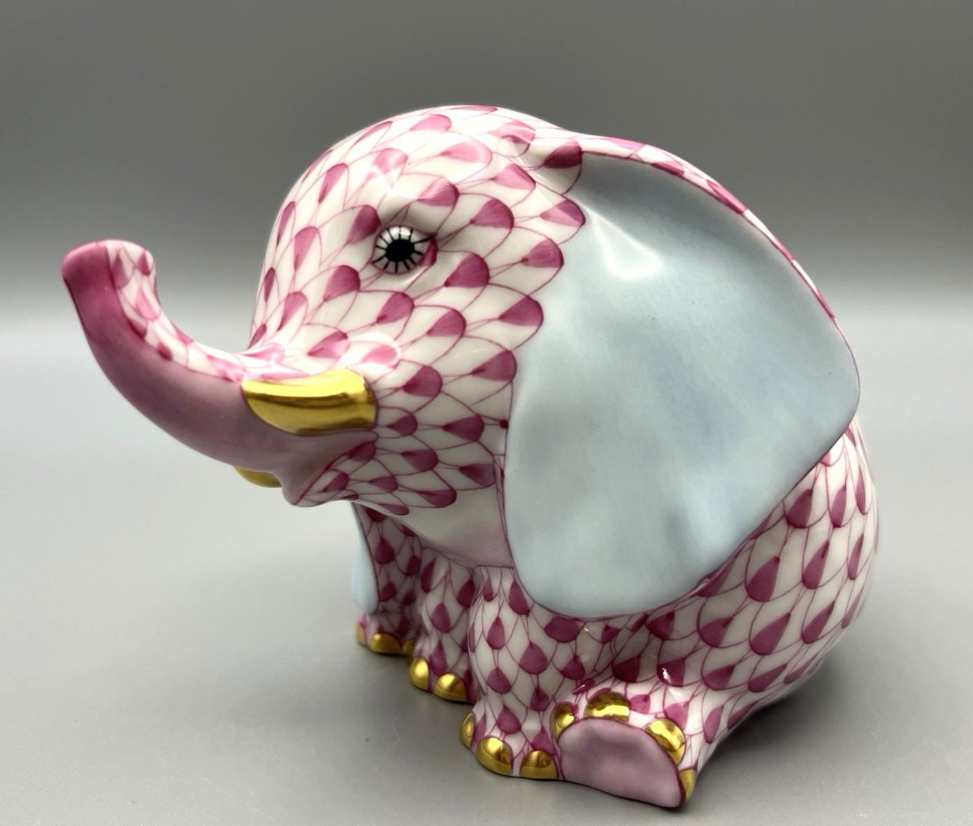 Herend Figurine – Elephant Dumbo – Pink Raspberry Fishnet