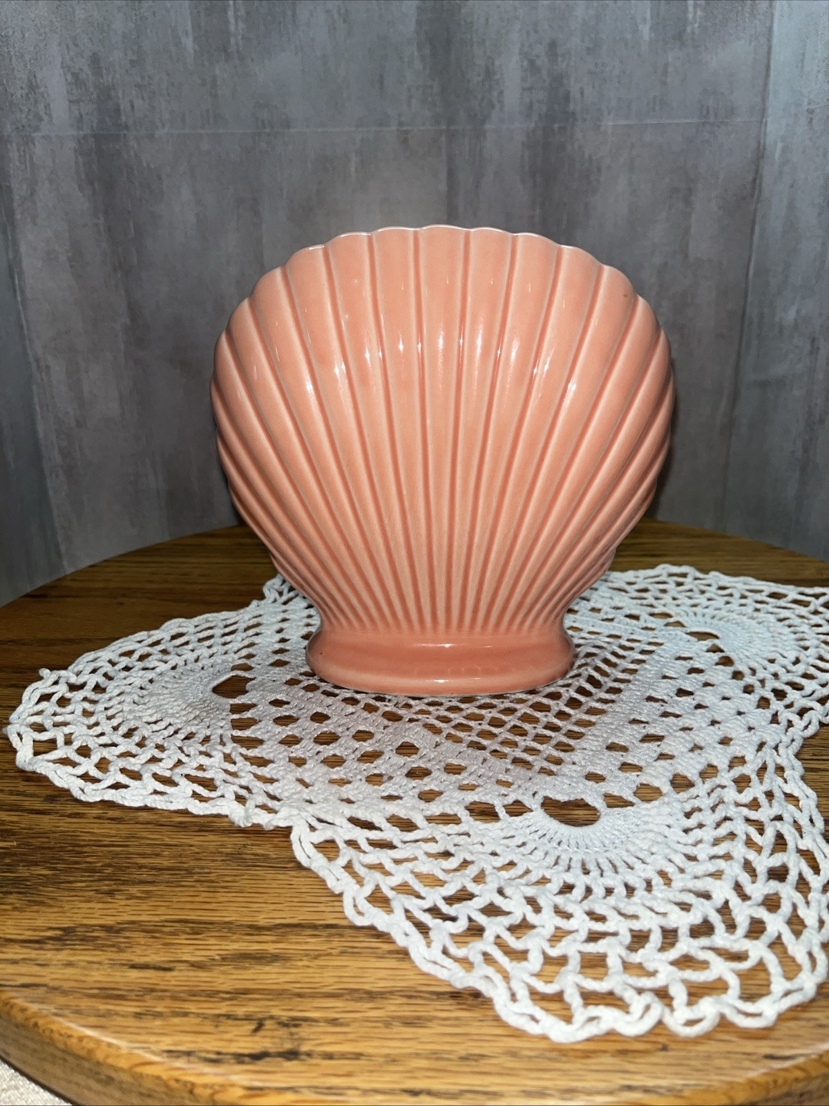 Lovely Coral Clam Shell/Fan Shaped Ceramic Vase Japan Art Deco 6.50″ T