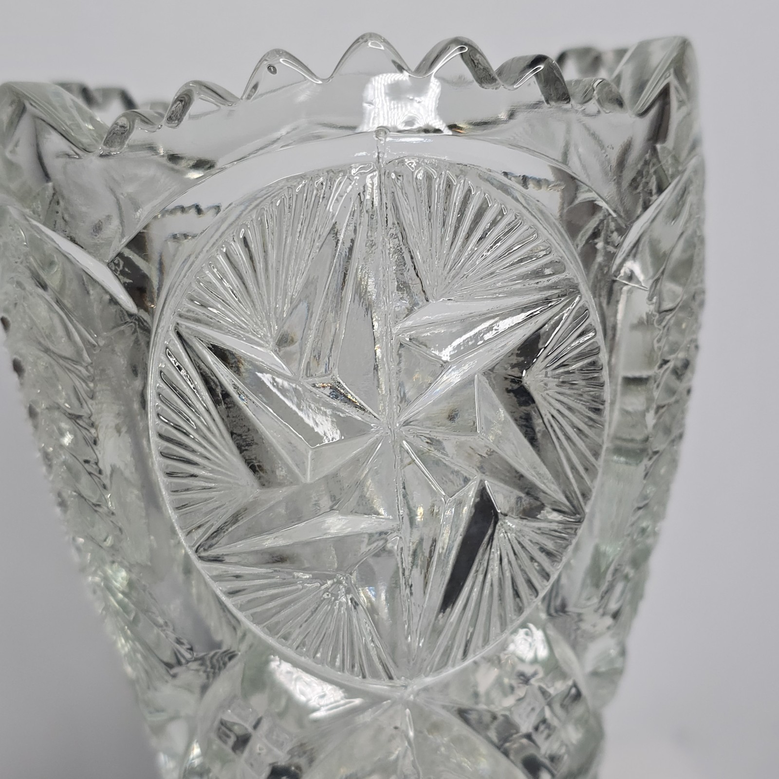 Vintage L E Smith Glass Nortec Whirling Star Clear Vase Saw Tooth Pressed 9″