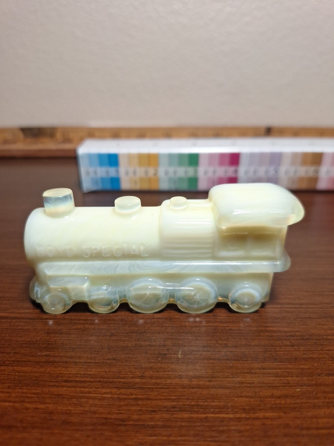 Vintage Boyd Art Glass Special Train Engine Yellow 1980s Figurine GLOWS under BL