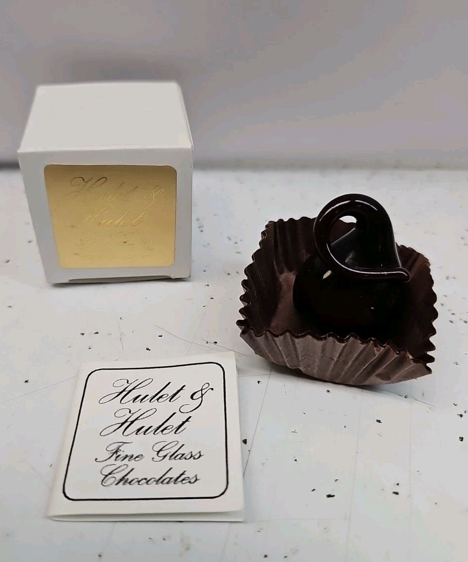 Hulet & Hulet Fine Glass Chocolate with Swirl Kiss In Original Packaging