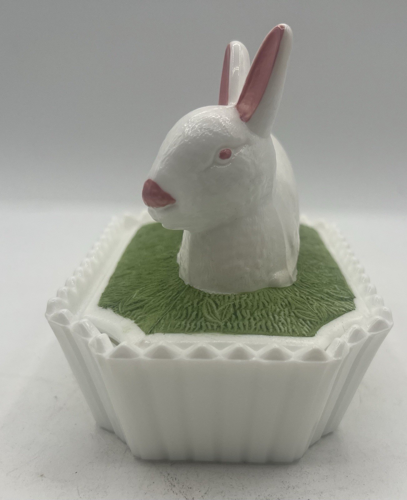 VTG WESTMORELAND MILK GLASS BUNNY RABBIT ON NEST HAND PAINTED ARTIST SIGNED