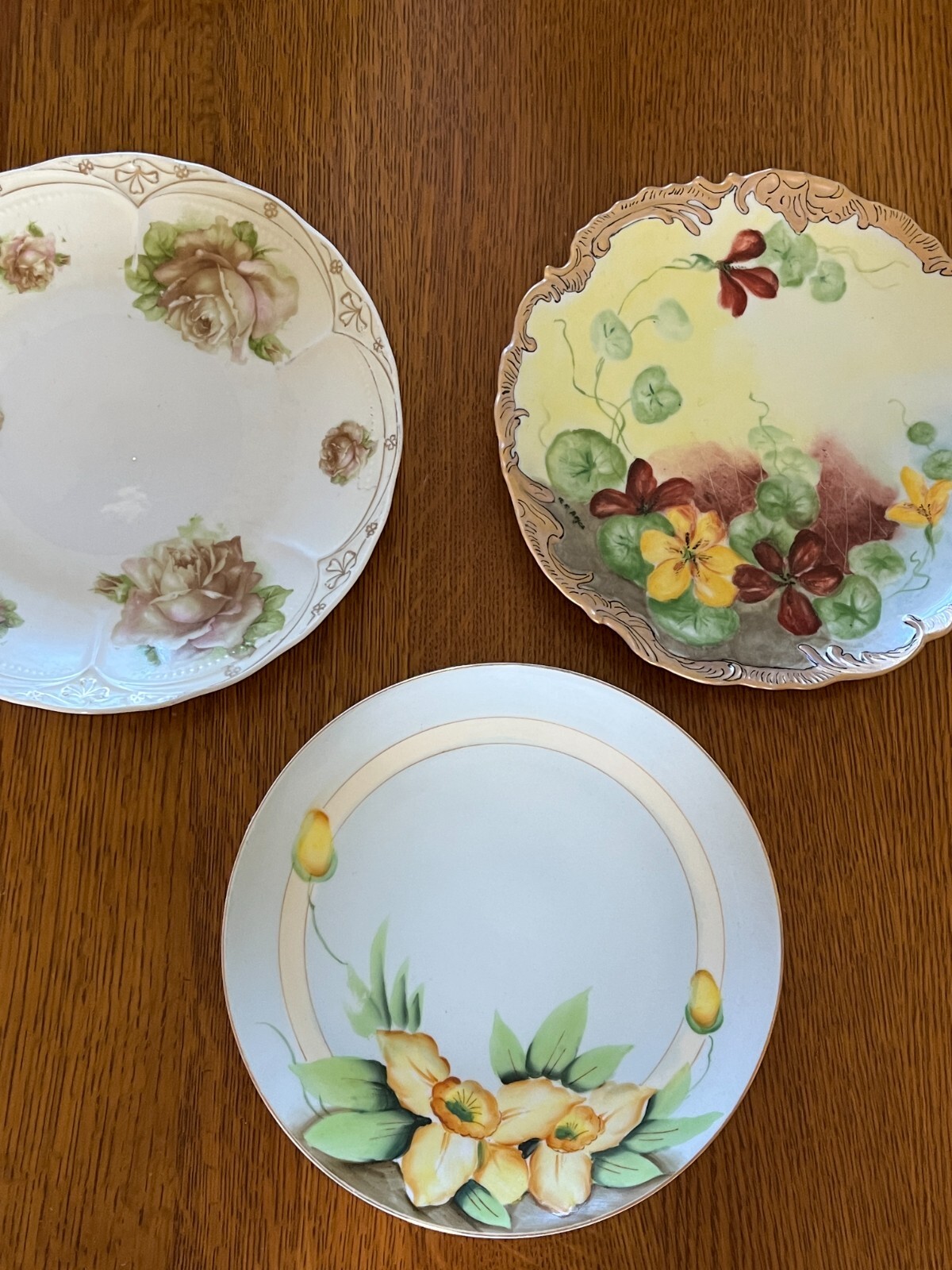 Vintage Lot of Hand Painted Yellow Daffodil Flowers Scalloped edge Rust & Taupe