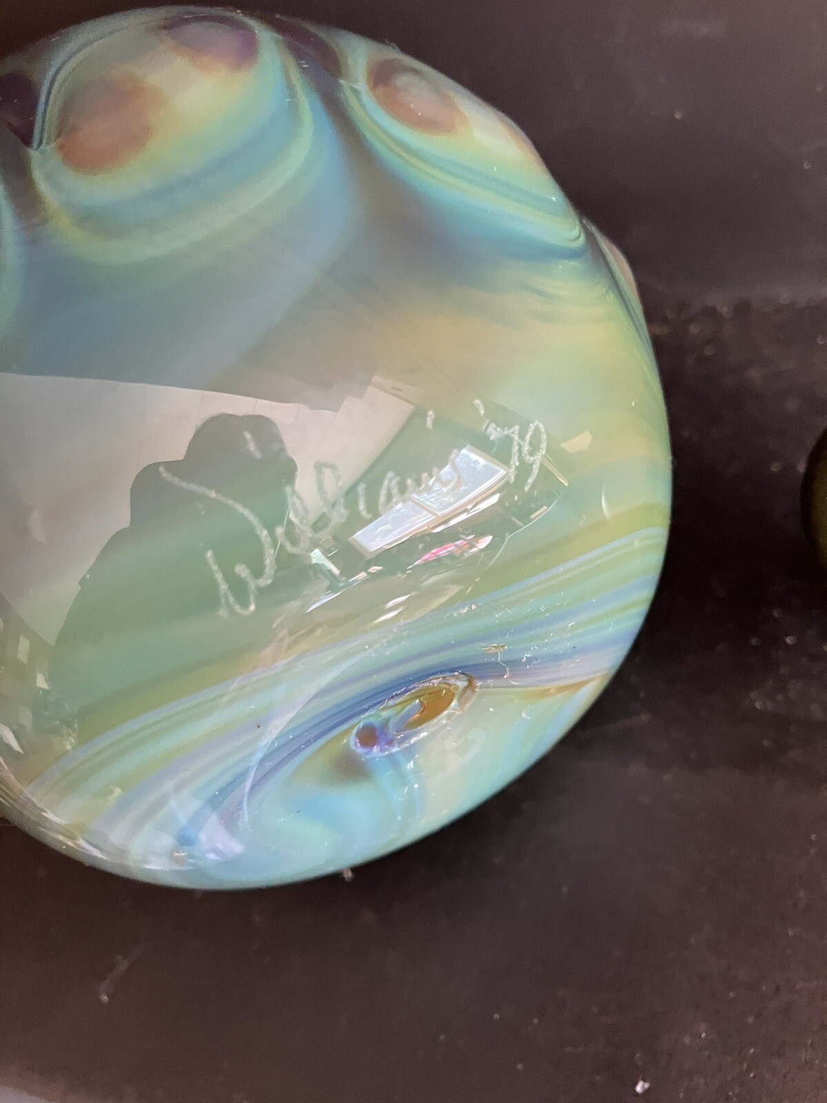 Art Glass Blown Buzz Williams 1979 Signed Peacock Color Vase 4.5″ t x 4″ w