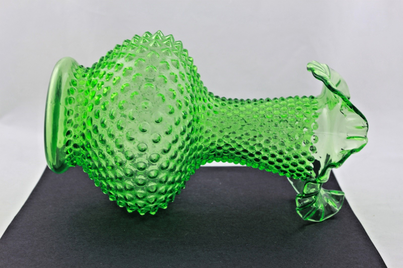 BEAUTIFUL VINTAGE FENTON GREEN GLASS 10 1/2” HOBNAIL VASE – MINT