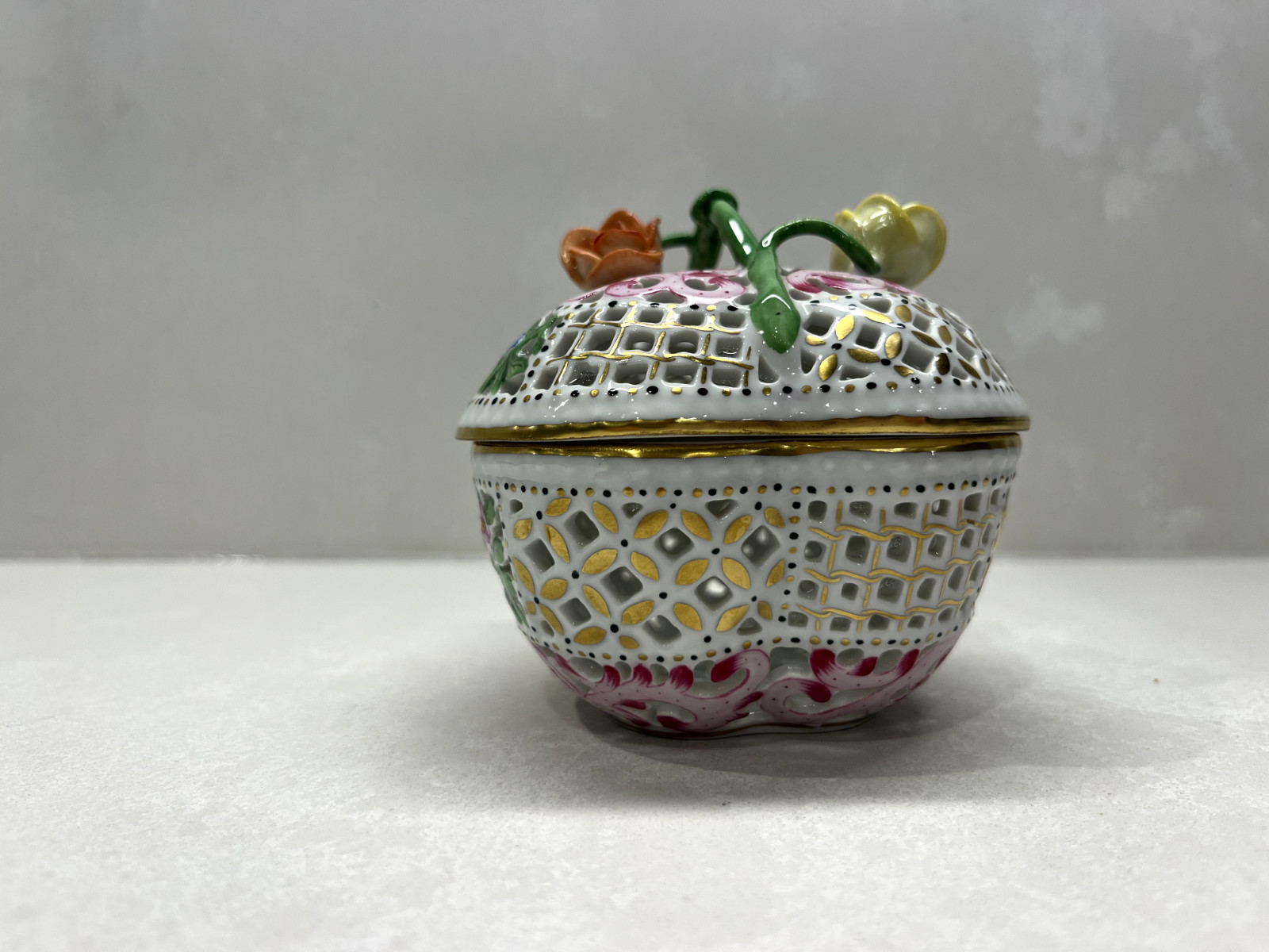 Herend Giftware Porcelain Heart Shape Reticulated Bonbon & Lid 6200/C