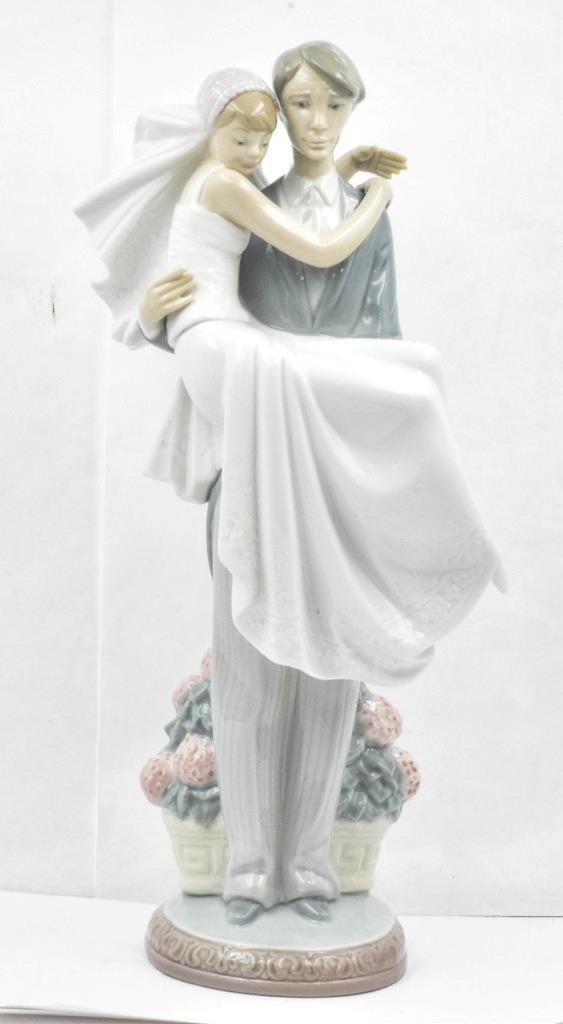 Lladro Figurine 5282 Over the Threshold Wedding Couple Bride & Groom-Retired