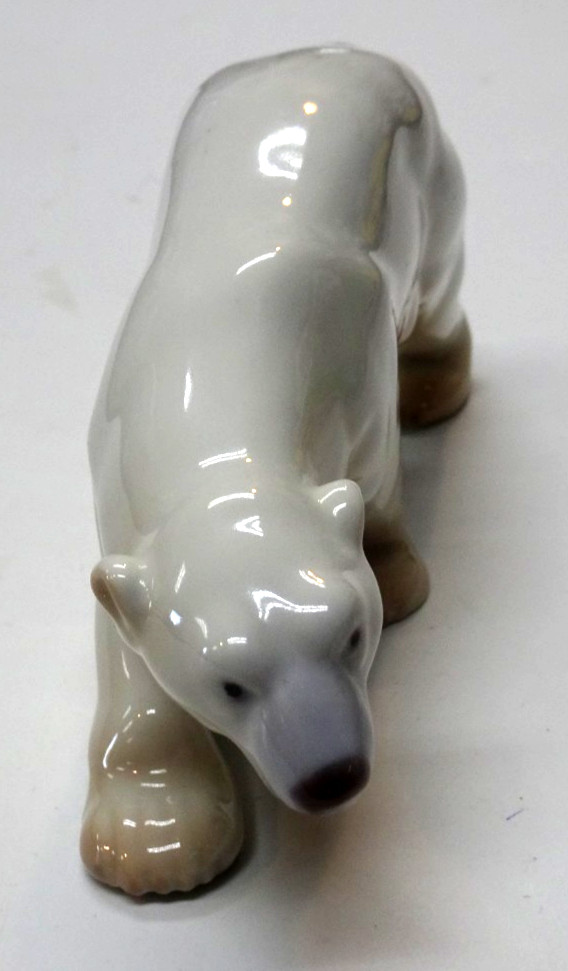 Bing & Grondahl B&G Denmark “Polar Bear Walking” #2218 Porcelain Figurine Vintge