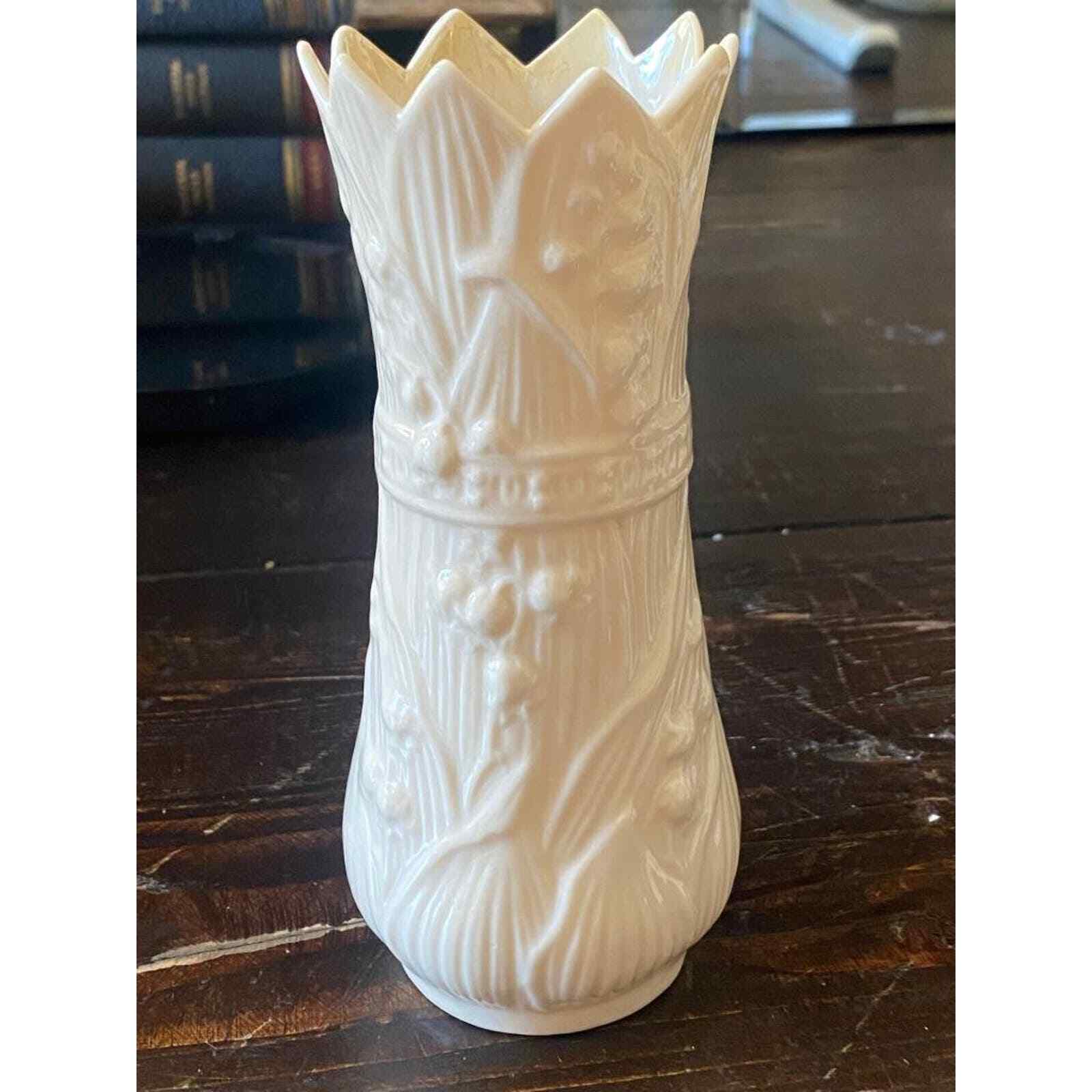 Vintage Ireland Belleek Lily of the Valley Porcelain Vase Creamy White