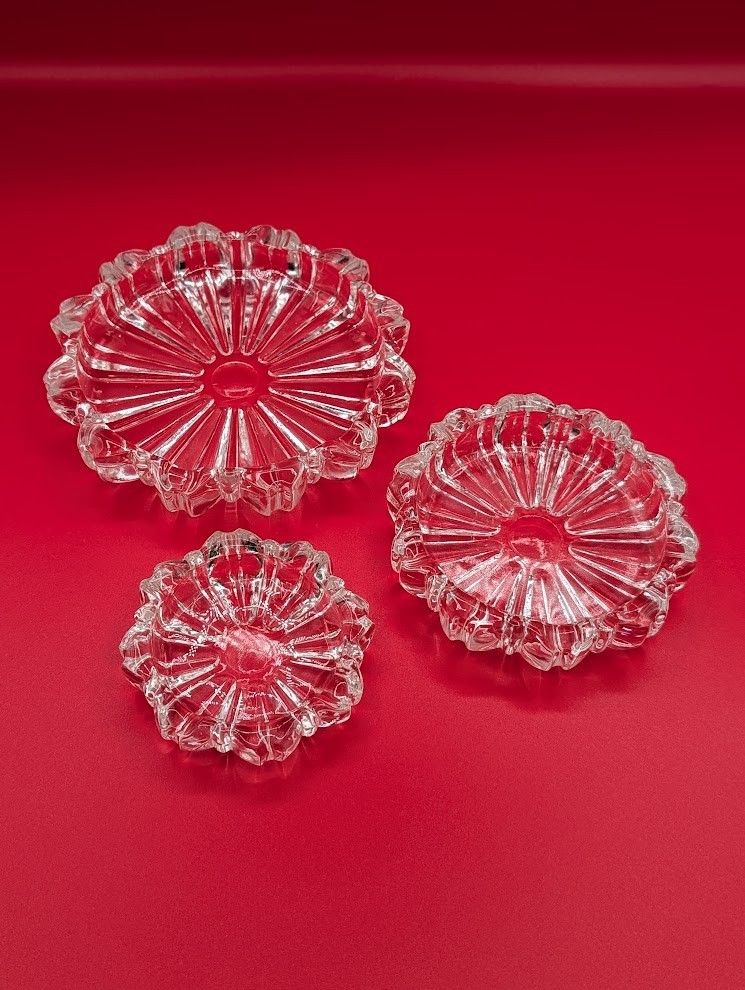 Vintage Hazel Atlas Nesting Ashtrays – Set of 3 – 3-1/8″-5-1/2″ – Clear