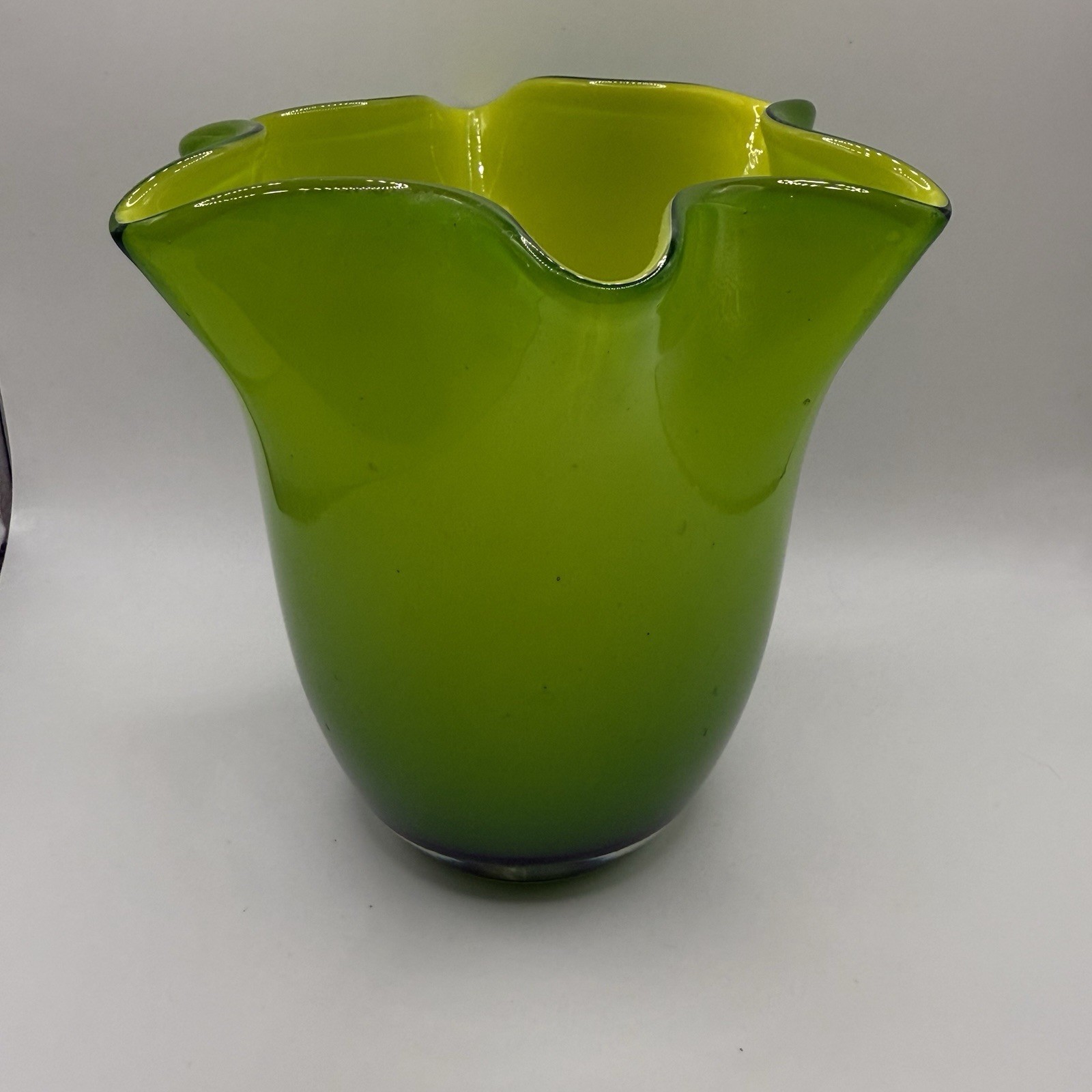 Ruffled Handkerchief Vase Hand Blown Glass Green And Yellow 5 3/8” Tall
