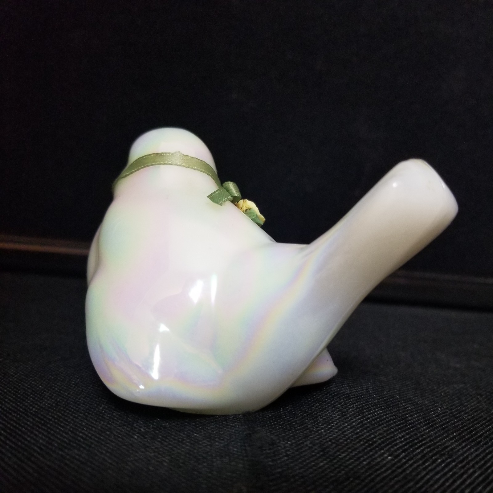 Vtg Fenton White Sparrow Bird Opalescent Iridescent Art Glass Figurine 4.5″