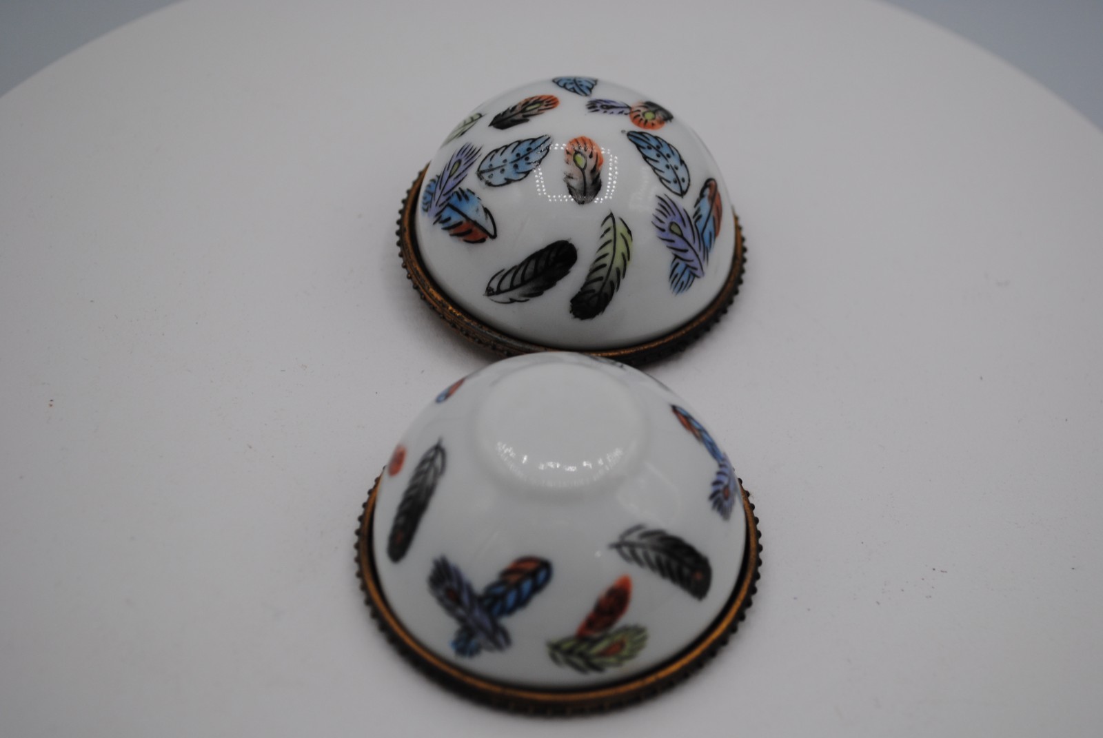Porcelain Trinket Box – Peint Main – Unusual Find