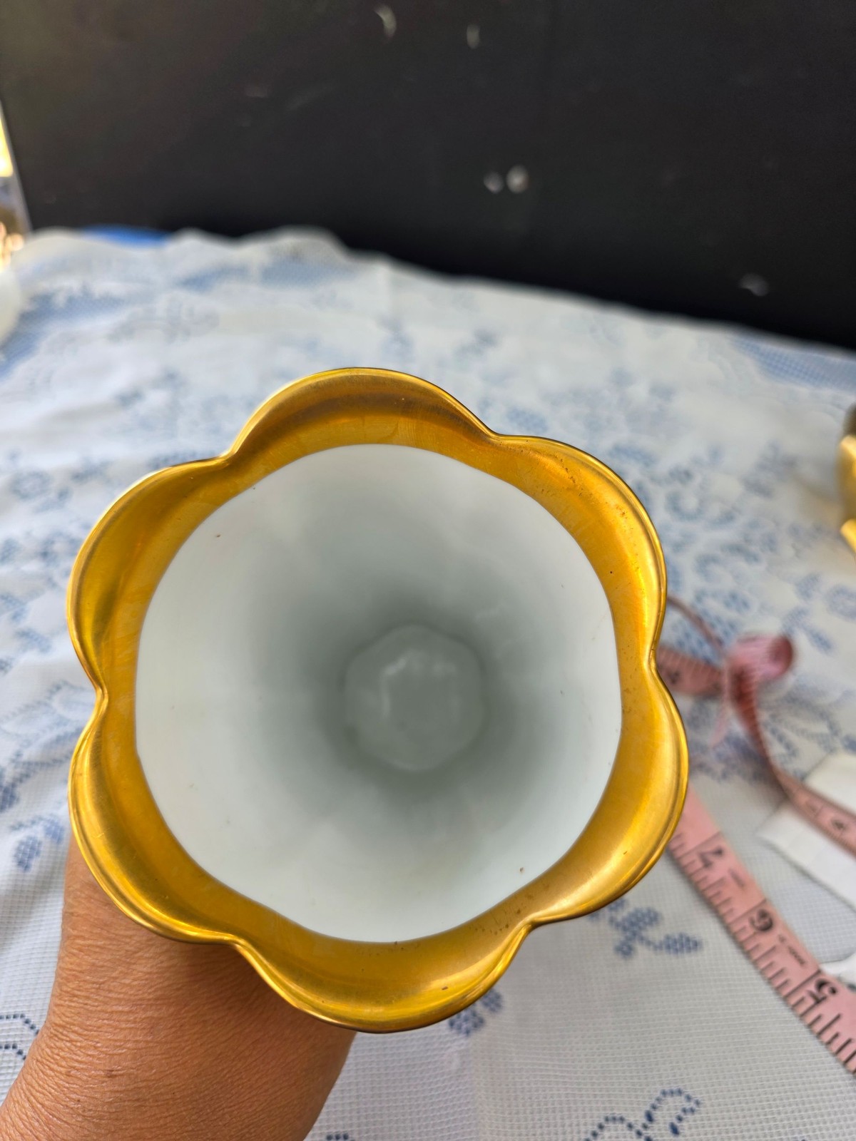 Wheeking Decocating Glass Gold Tone Scalloped Bud Vase Floral Embossed