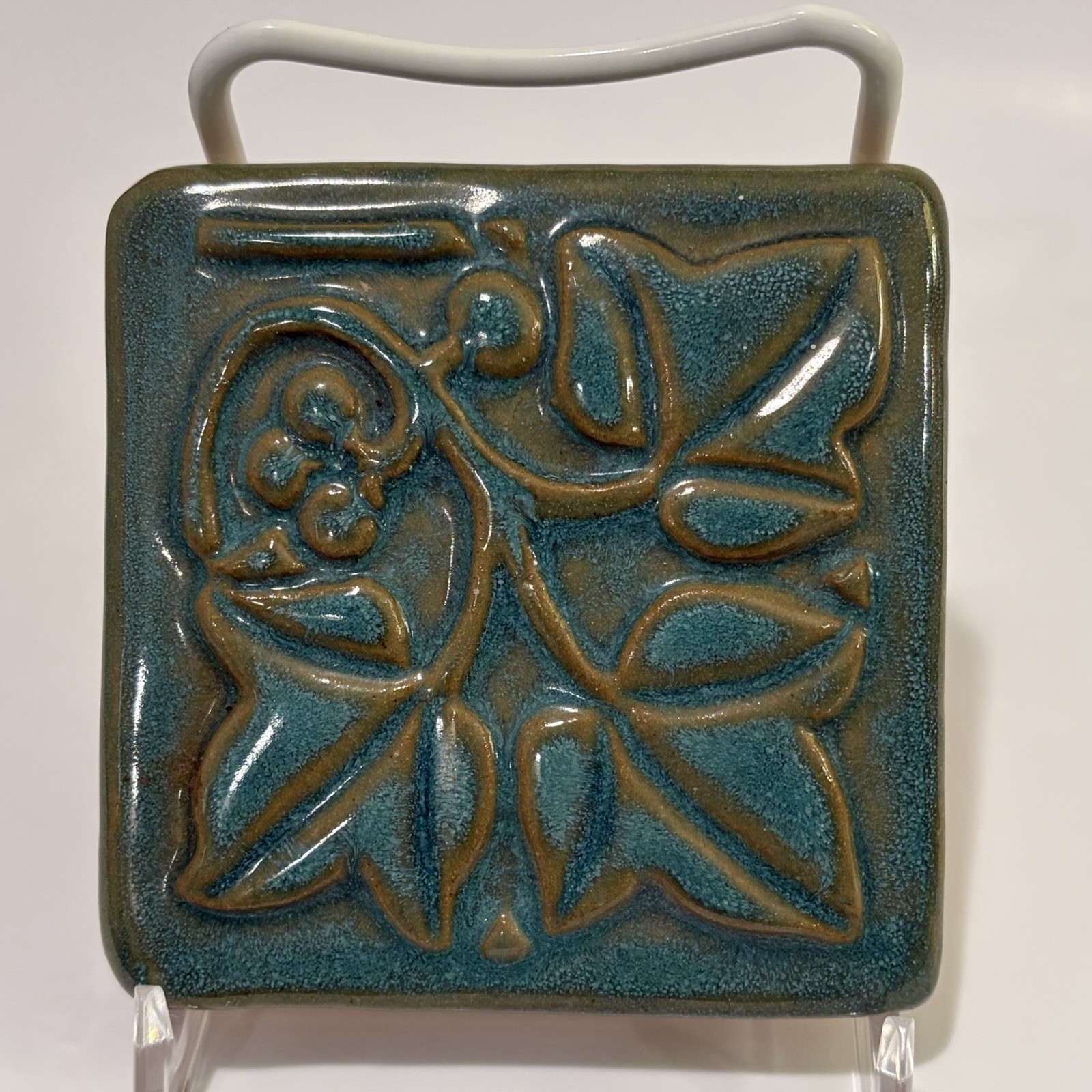 TYGE decorative tile – Ivy motif. Glossy Dark Blue/Green. approx 4 in X 4 in