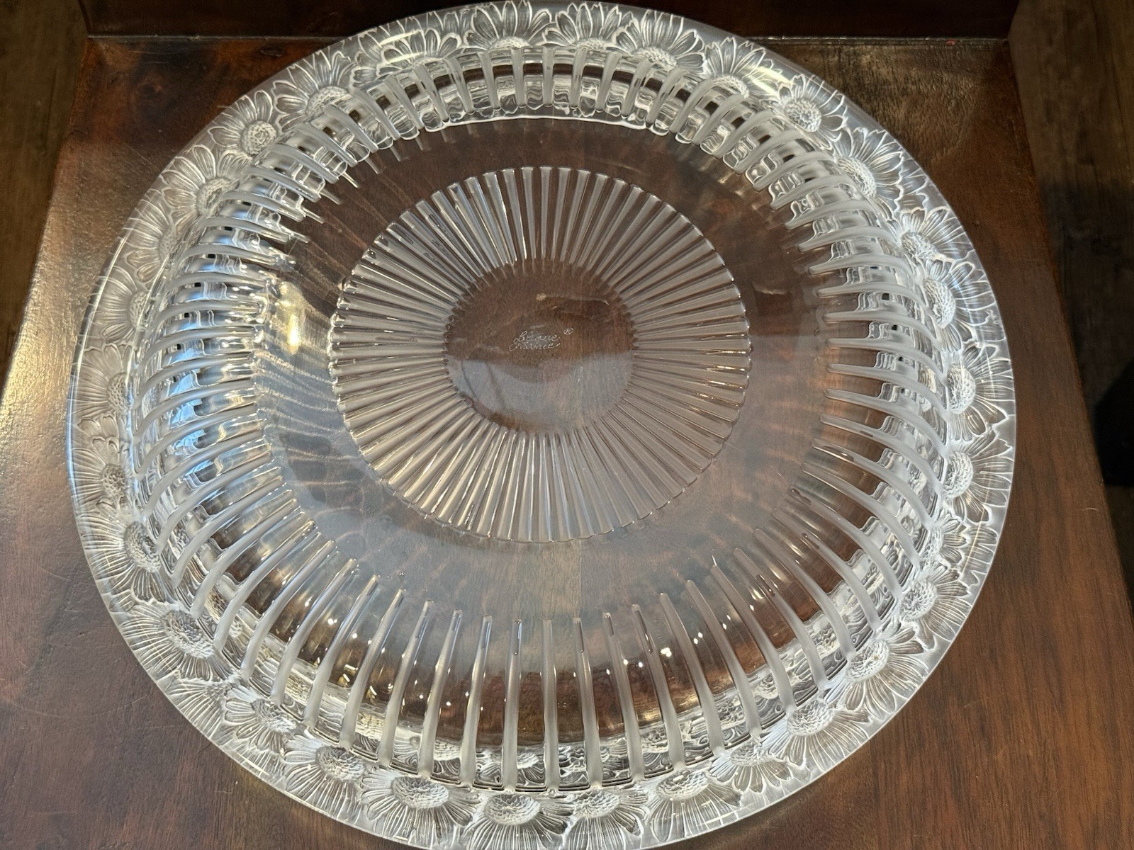 Antique French Art Deco Large Crystal Glass “Marguerites” Bowl by Lalique, 1930s