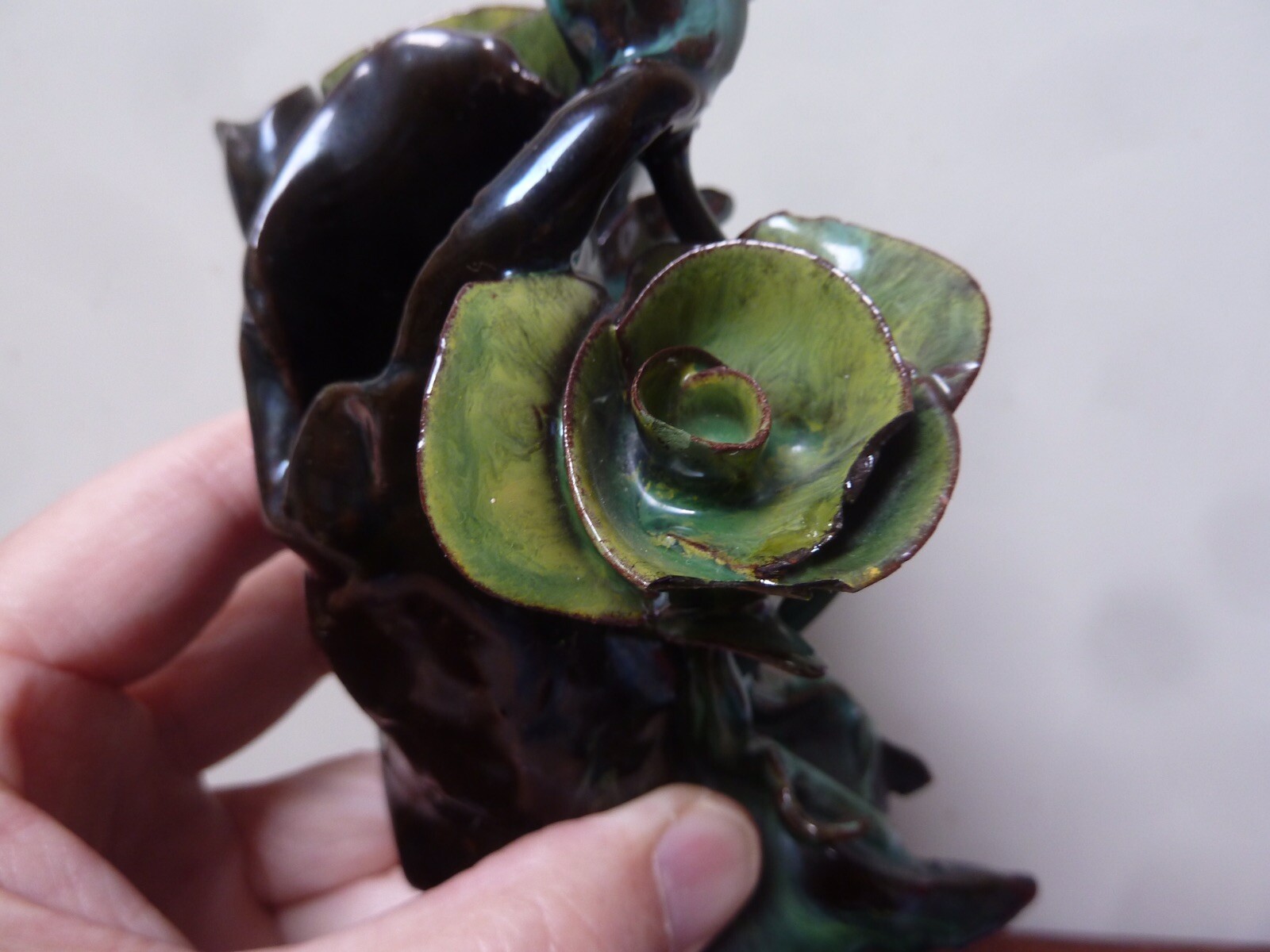 VINTAGE MAJOLICA BUD VASE OR PLANTER APPLIED 3D ROSES FLOWERS ASIAN STYLE