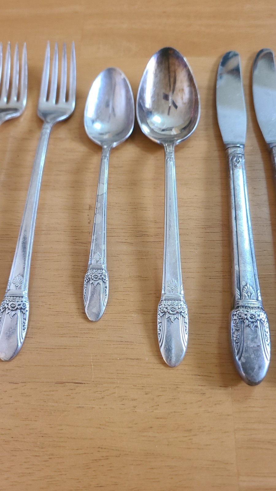 Rogers Bros First Love Silverplate 9 Piece 3 forks, 4 knives, 2 spoons