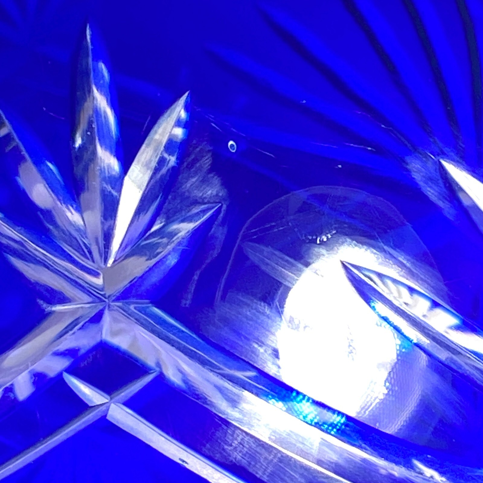 Vintage Bohemian Cobalt Cut-to-Clear Crystal Vase – 9.5″ Wheel Cut Design XL