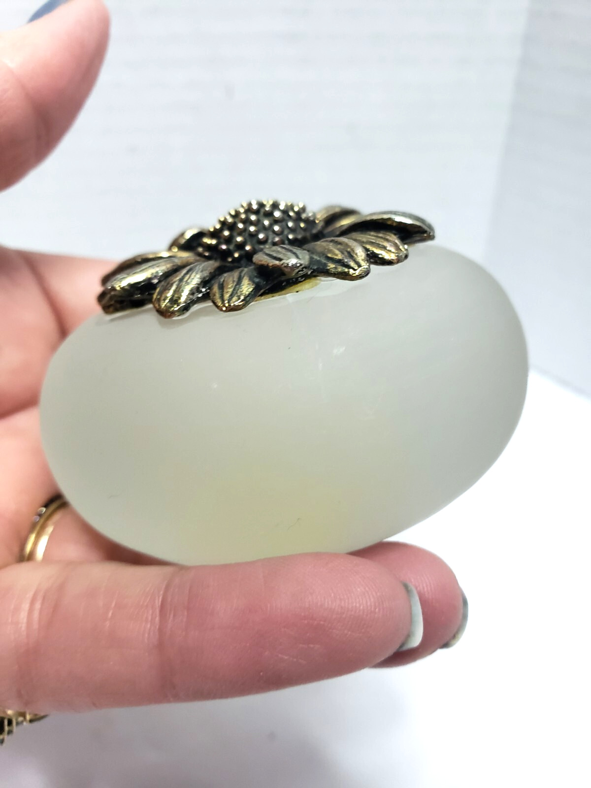 Vintage 1978 George Good Corp. Frosted Glass Sunflower Paperweight 2.75″ Dia