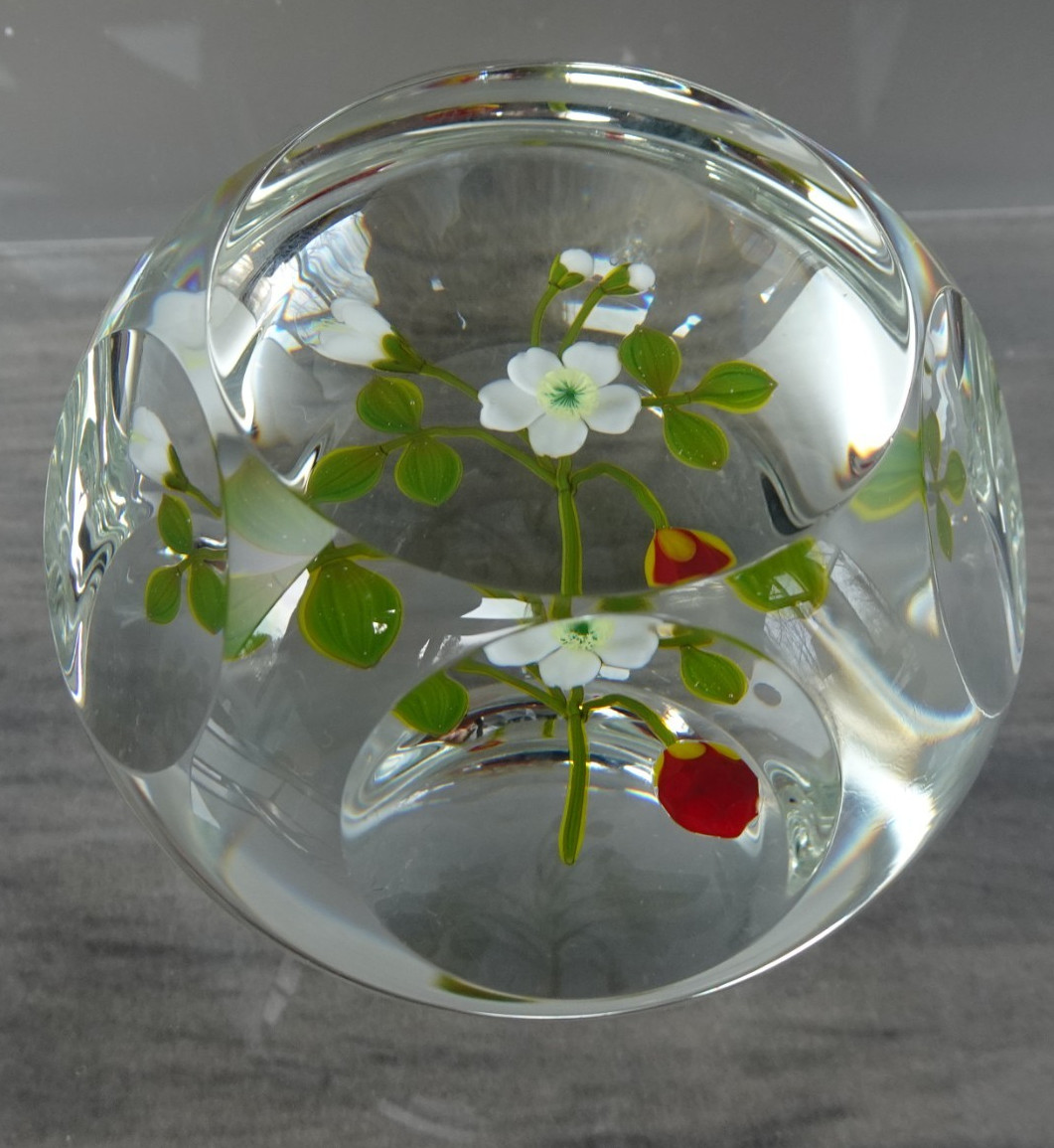 1979 Paul Stankard Faceted Art Glass Strawberry Blossom Bouquet Paperweight LE